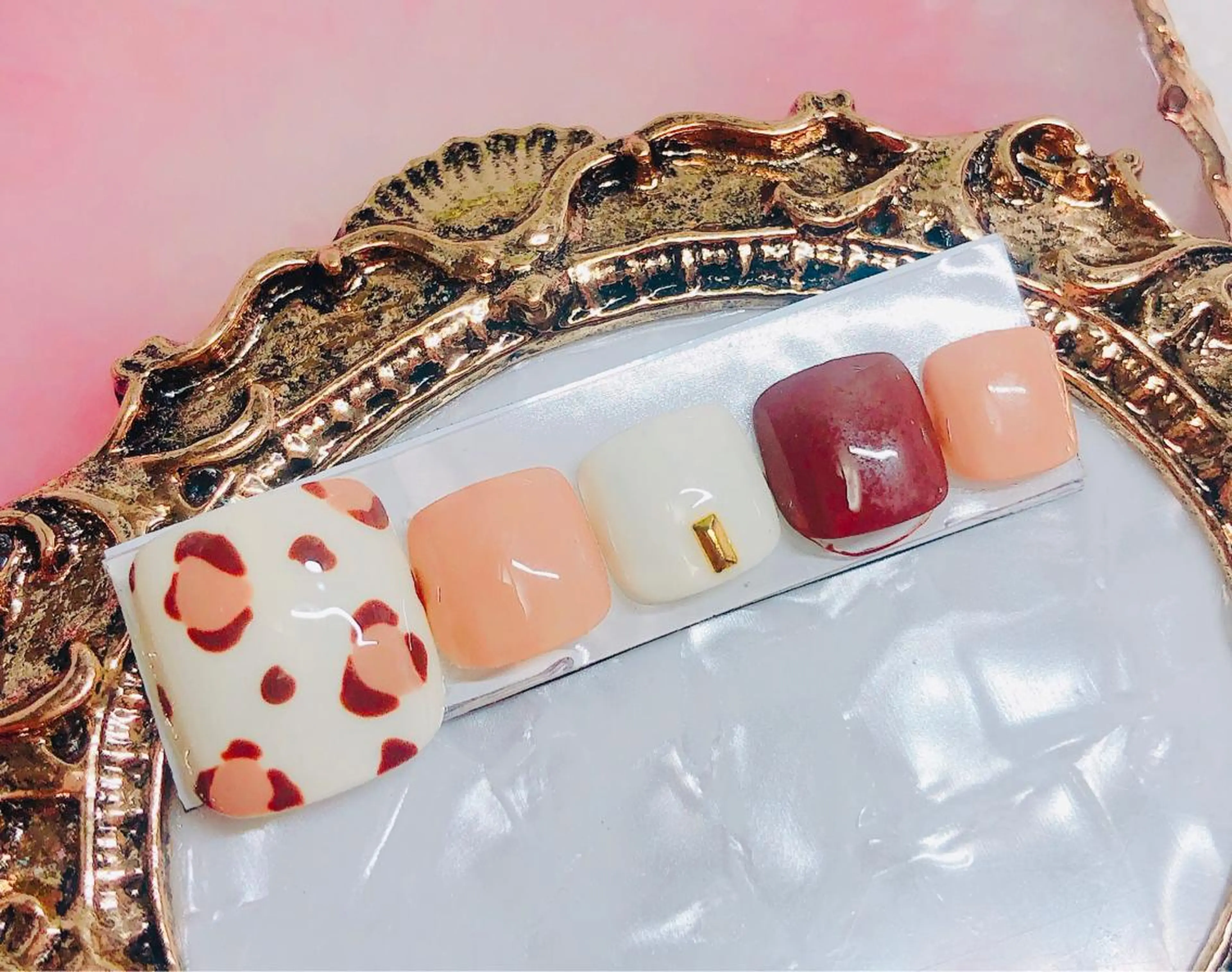 ネイル フットネイル フットネイル CROWN プライベートサロンのネイルデザイン