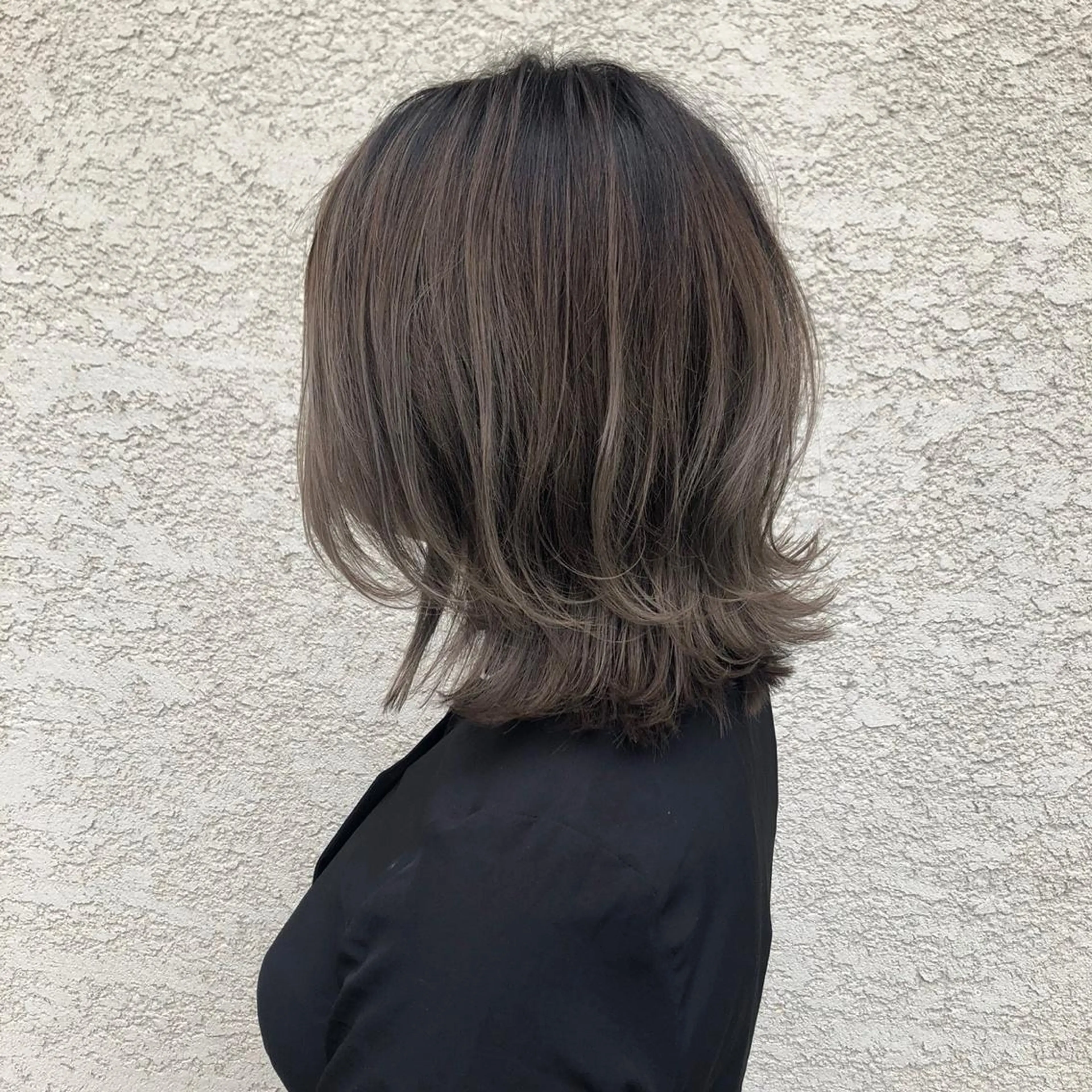 ミディアム カラー パーマ ヘアアレンジ メンズ キッズ マツエク・マツパ メンズハイライト グレージュ ハイライトカラー シアーグレージュ ハイライト Luela堅田所属・田中 裕士のヘアスタイル