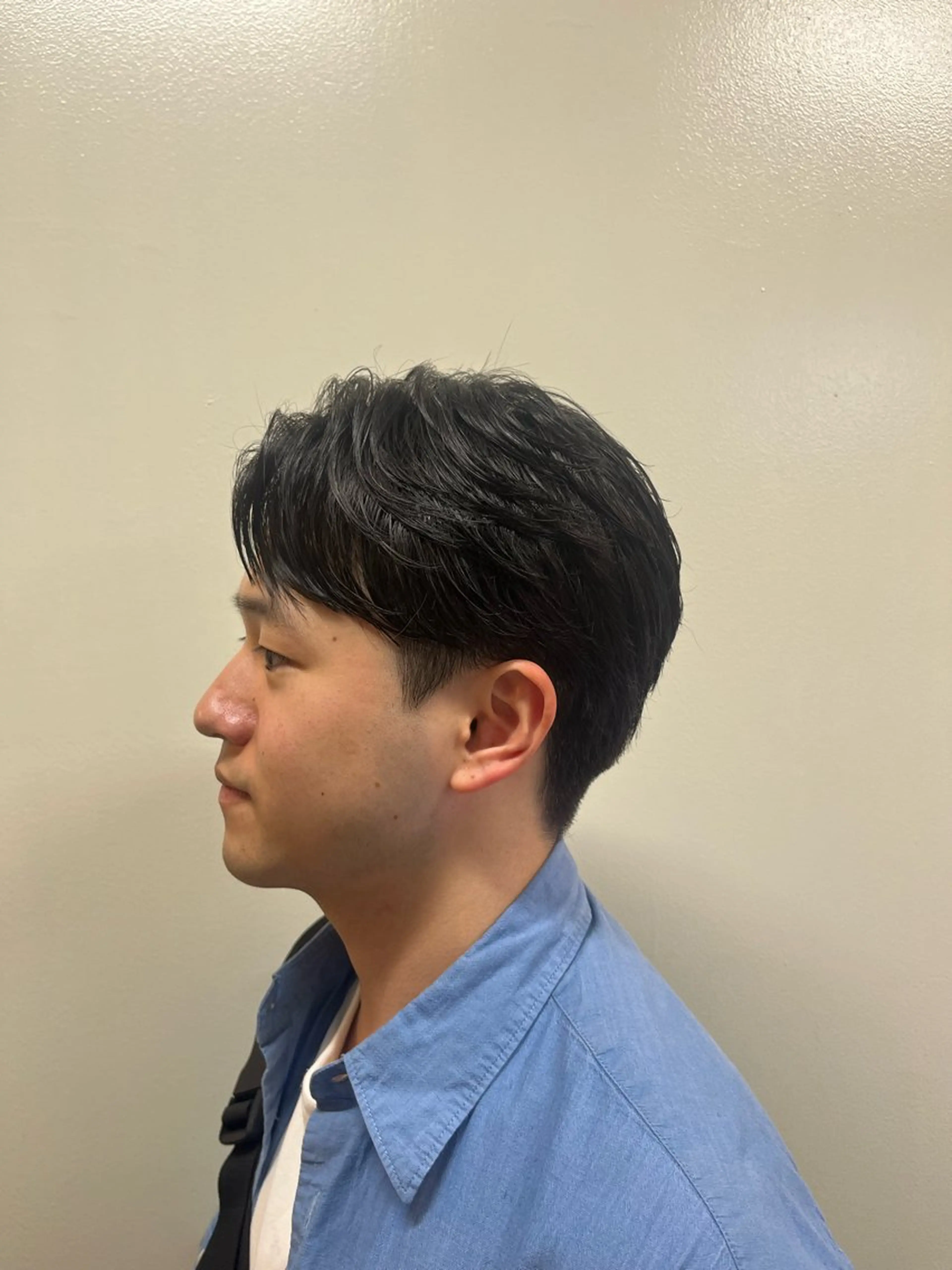 ショート パーマ メンズ メンズ就活ヘア カルマパーマ メンズパーマ カット パーマ 韓国風メンズ/毛流れ ヘアなら須田龍世のヘアスタイル