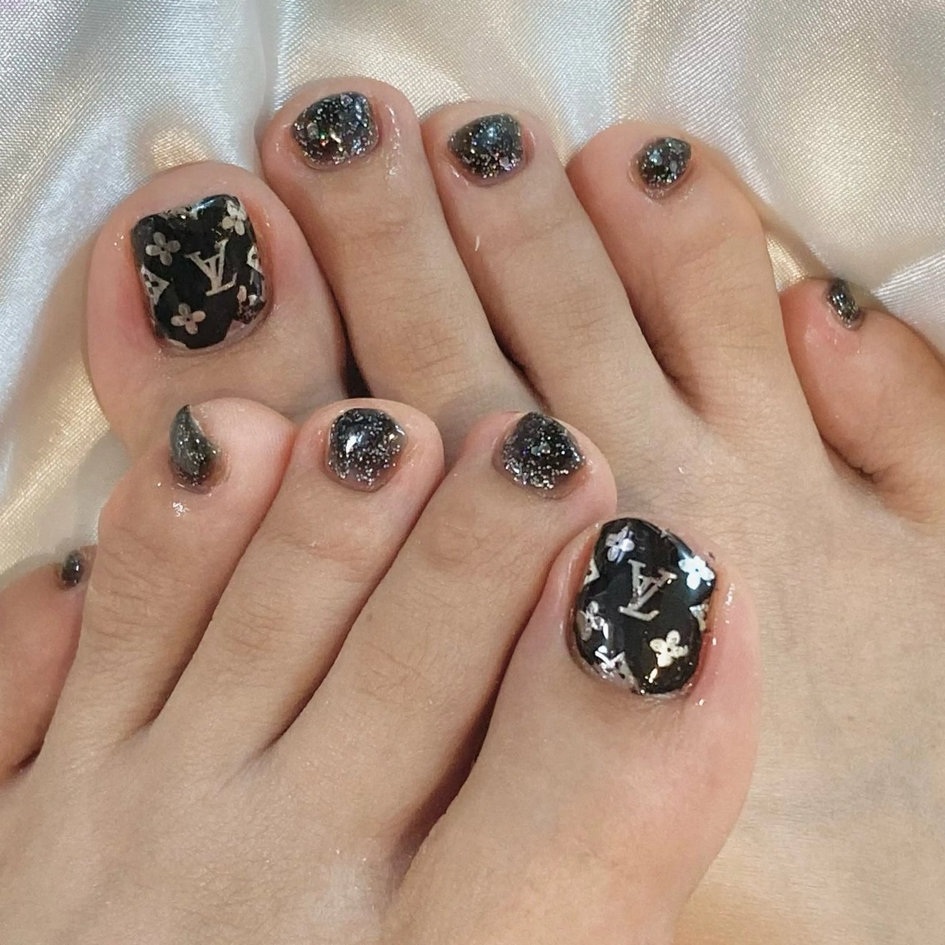 ネイル ラメ(グリッター) フットネイル 韓国ネイル💠 Tomoのネイルデザイン