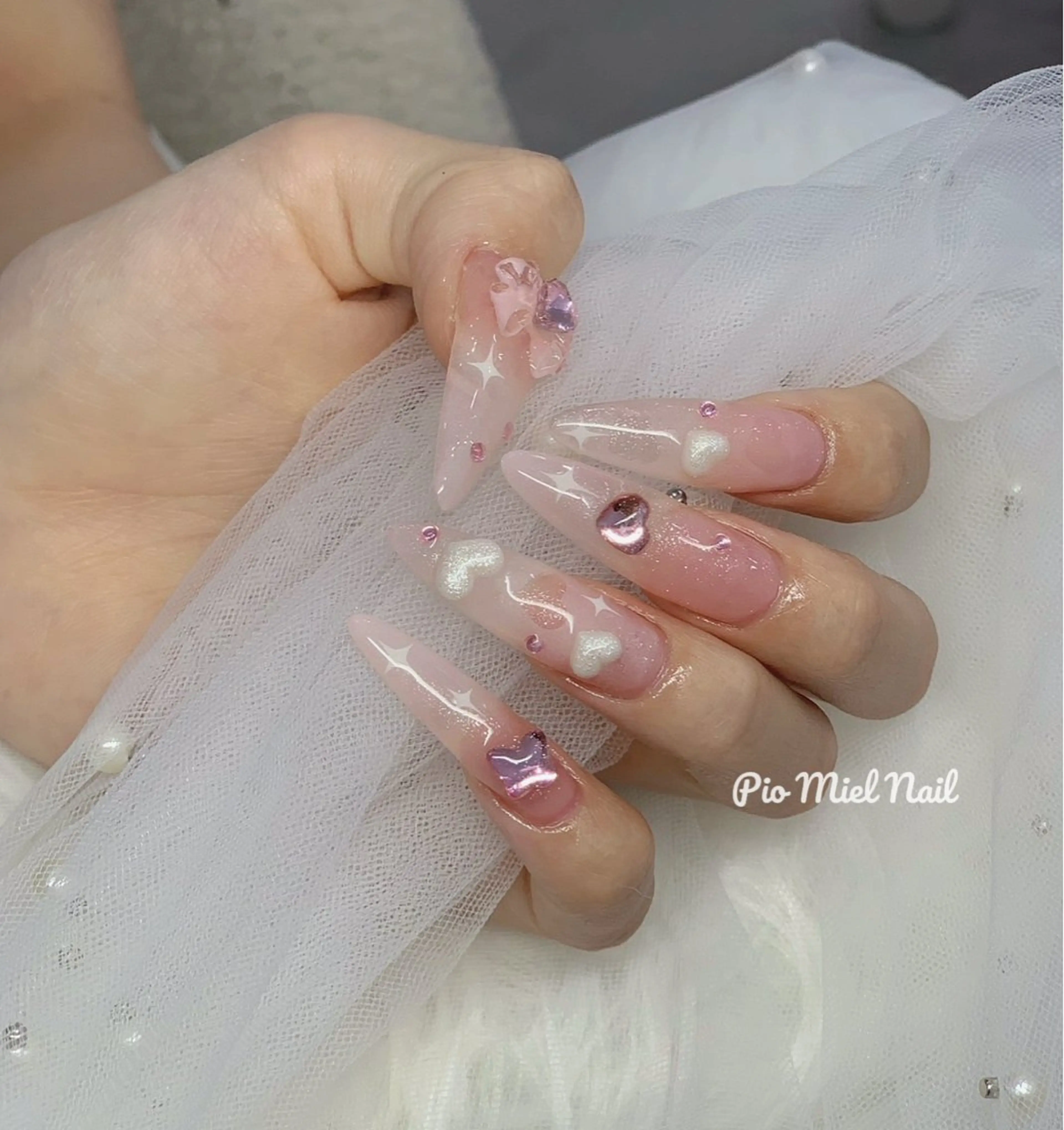 セミロング 韓国風ヘア ハンドネイル Pio Mielのネイルデザイン