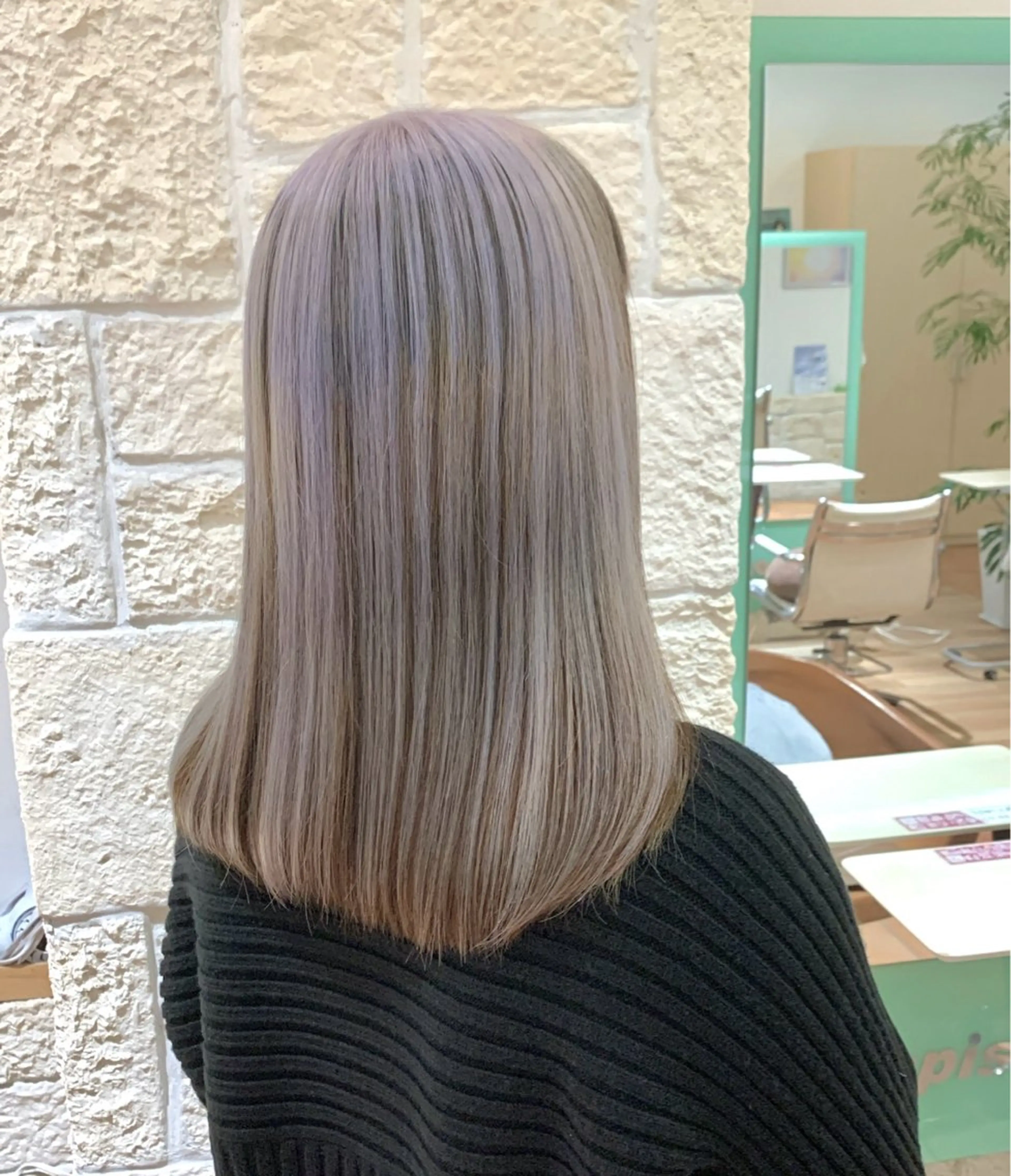 ロング カラー Lamp 柏 山口 か乃 ブリーチカラーのヘアスタイル