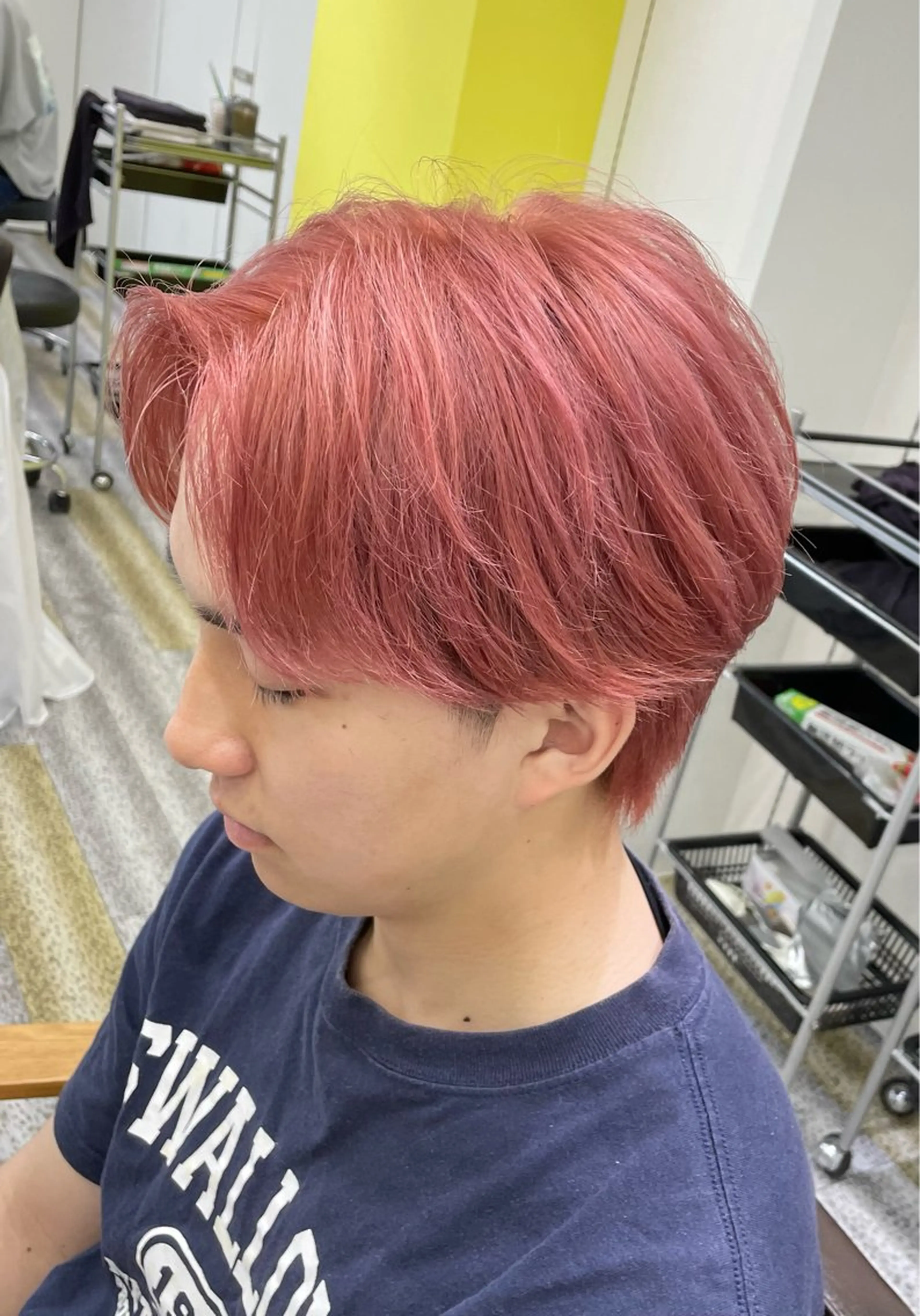 ミディアム カラー メンズ メンズブリーチ センターパート メンズハイトーン ブリーチ ハイトーンカラー カット ヘアカラー 【メンズ特化】岩瀬 武【メンズパーマ】のヘアスタイル