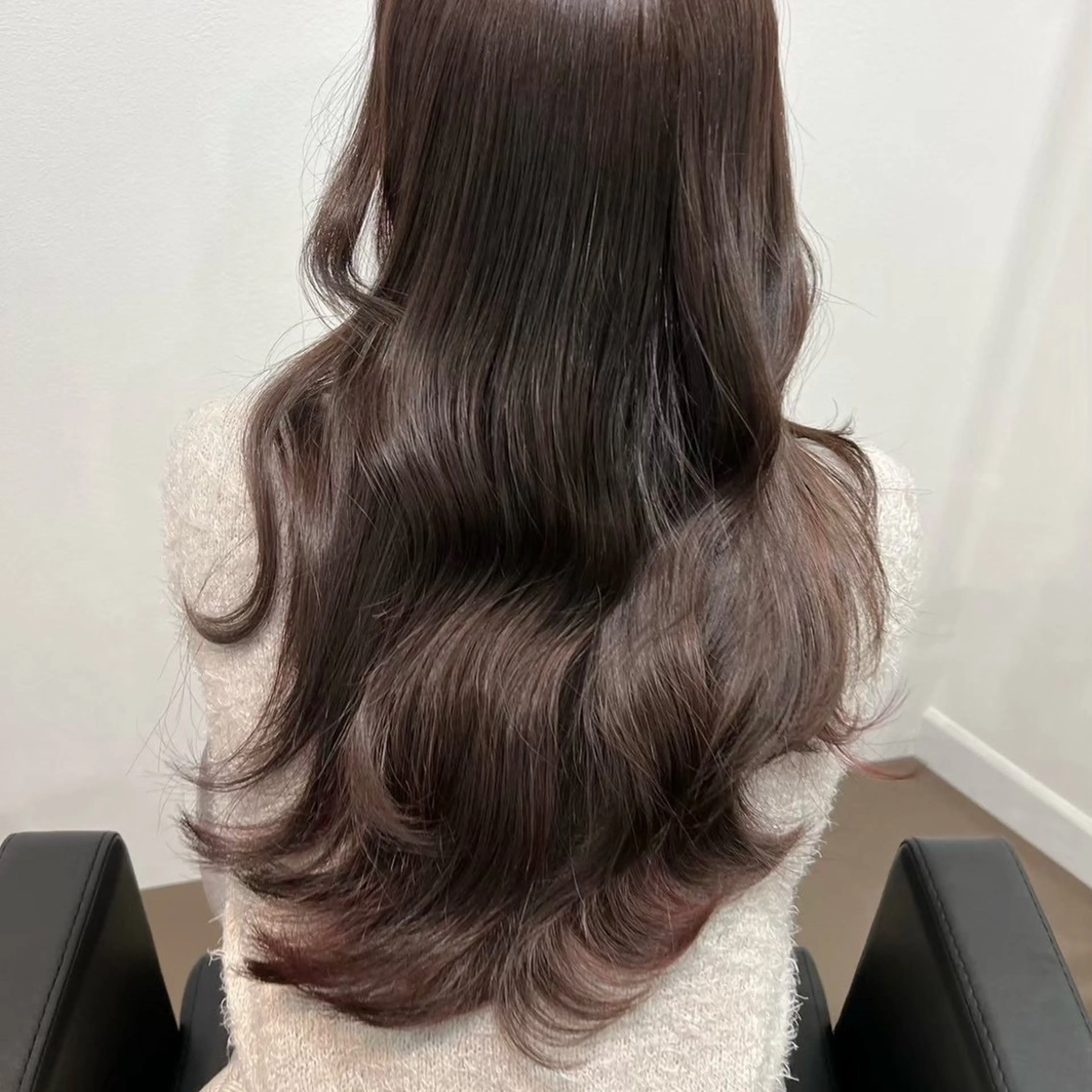 ロング 岡田 佳子のヘアスタイル