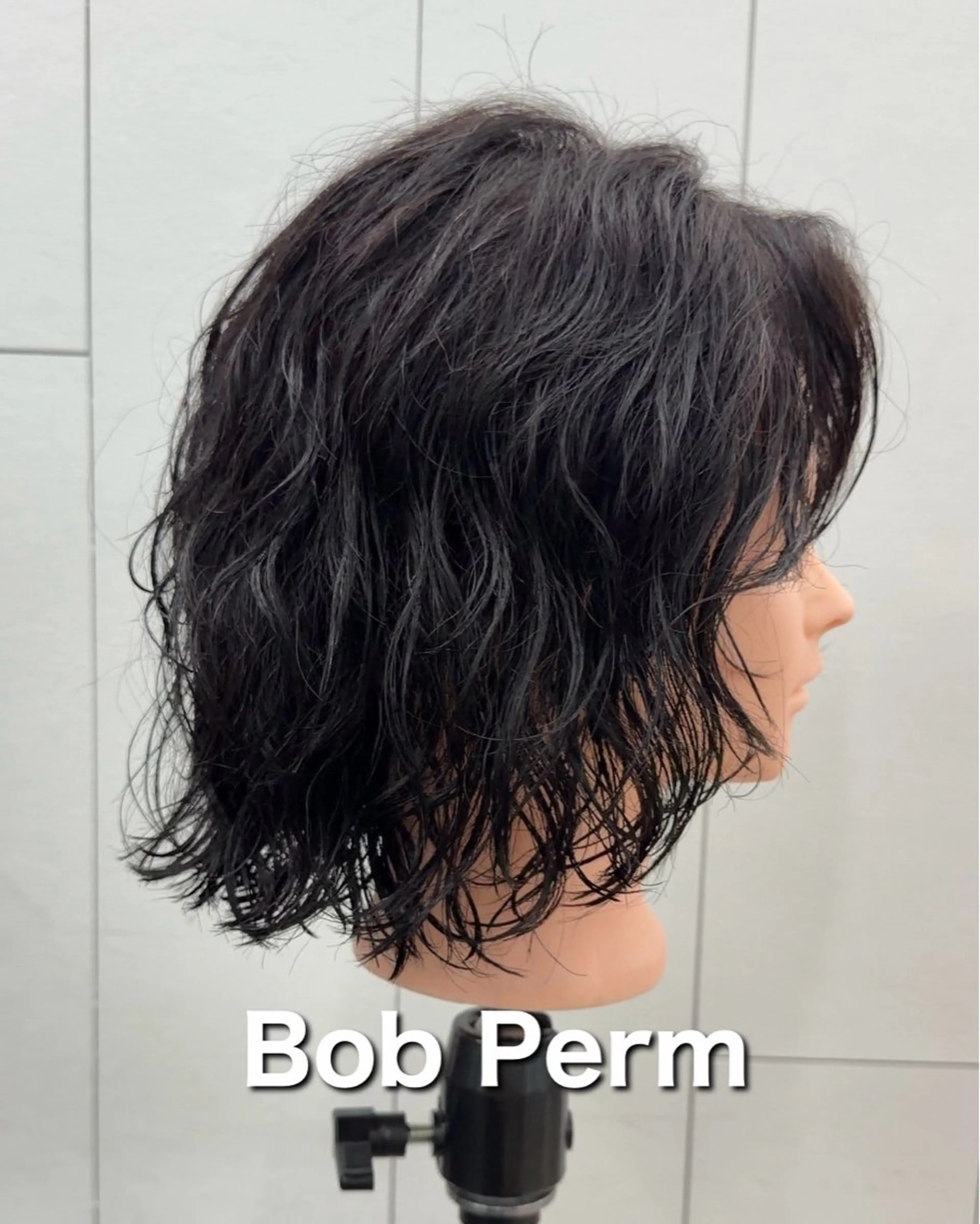 ミディアム パーマ ボブレイヤー ミディアムパーマ ボブ レイヤーカット カット パーマ DXシェアサロン渋谷所属・ラフなパーマ 石川雄麻のヘアスタイル