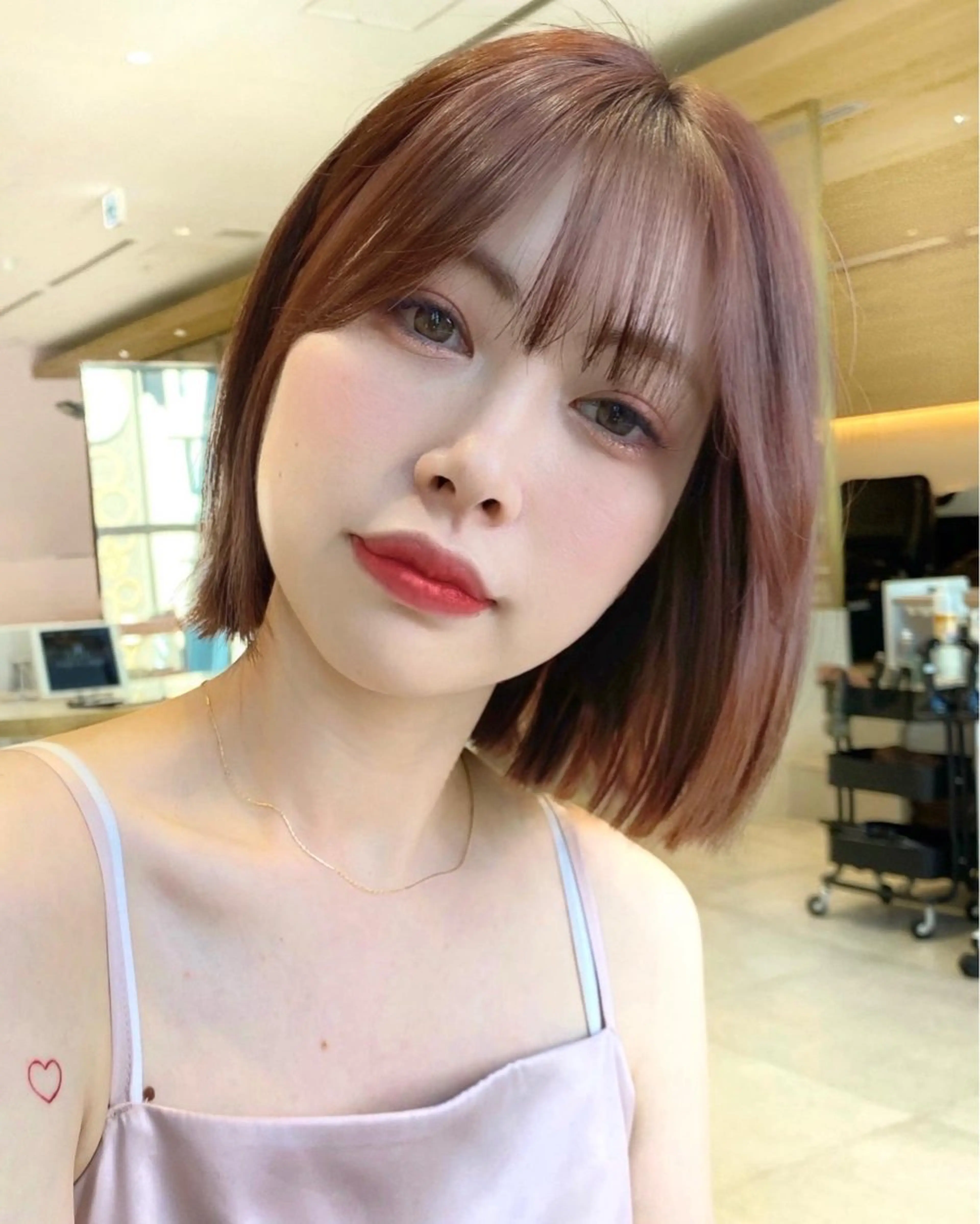 ミディアム カラー パーマ ヘアアレンジ 切りっぱなしボブ ボブ 韓国風ヘア レイヤーカット カット ヘアカラー トリートメント ヘアセット 小野寺瑞希 /最小顔カットのヘアスタイル