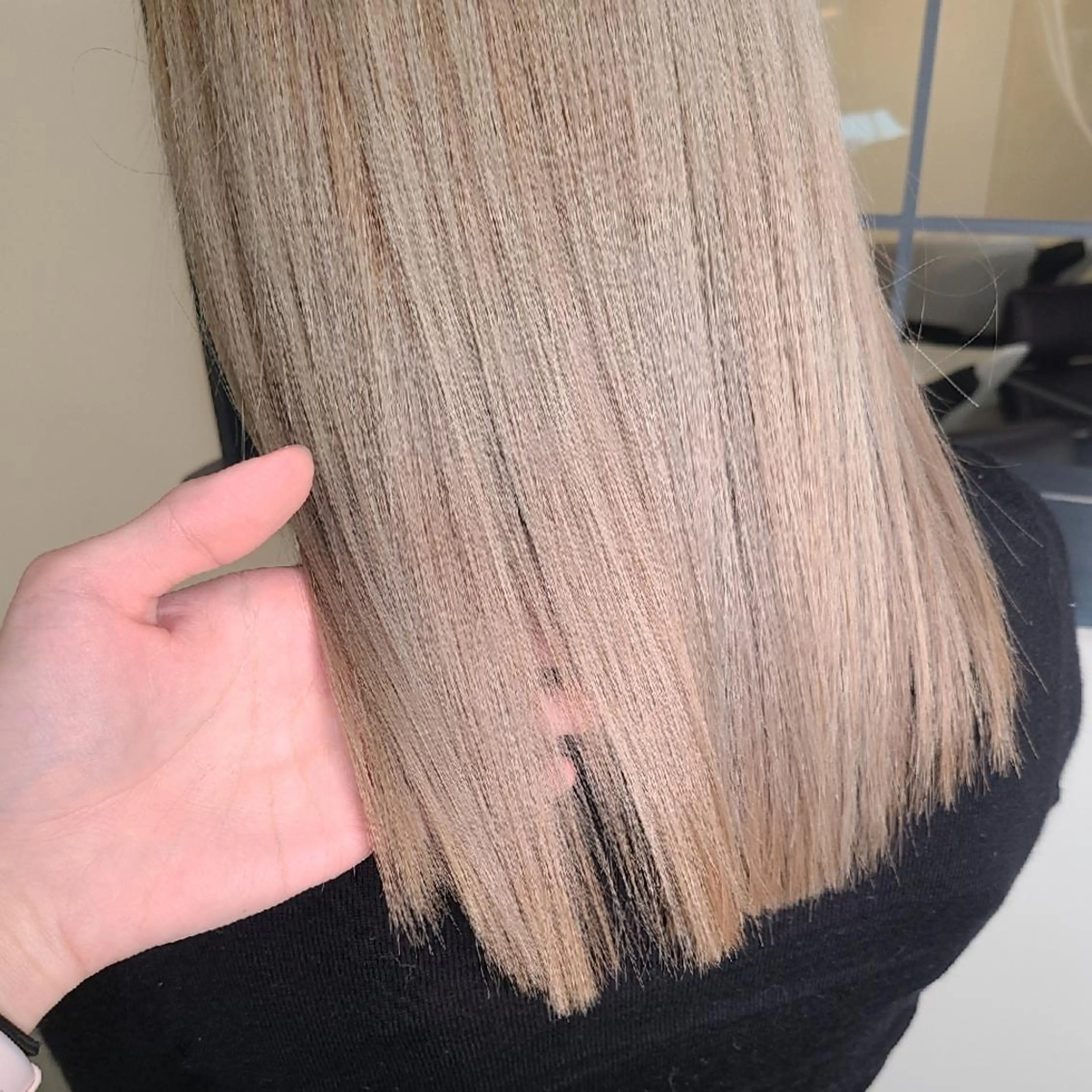 セミロング カラー ブリーチカラー🌈 嘉名 真樹のヘアスタイル