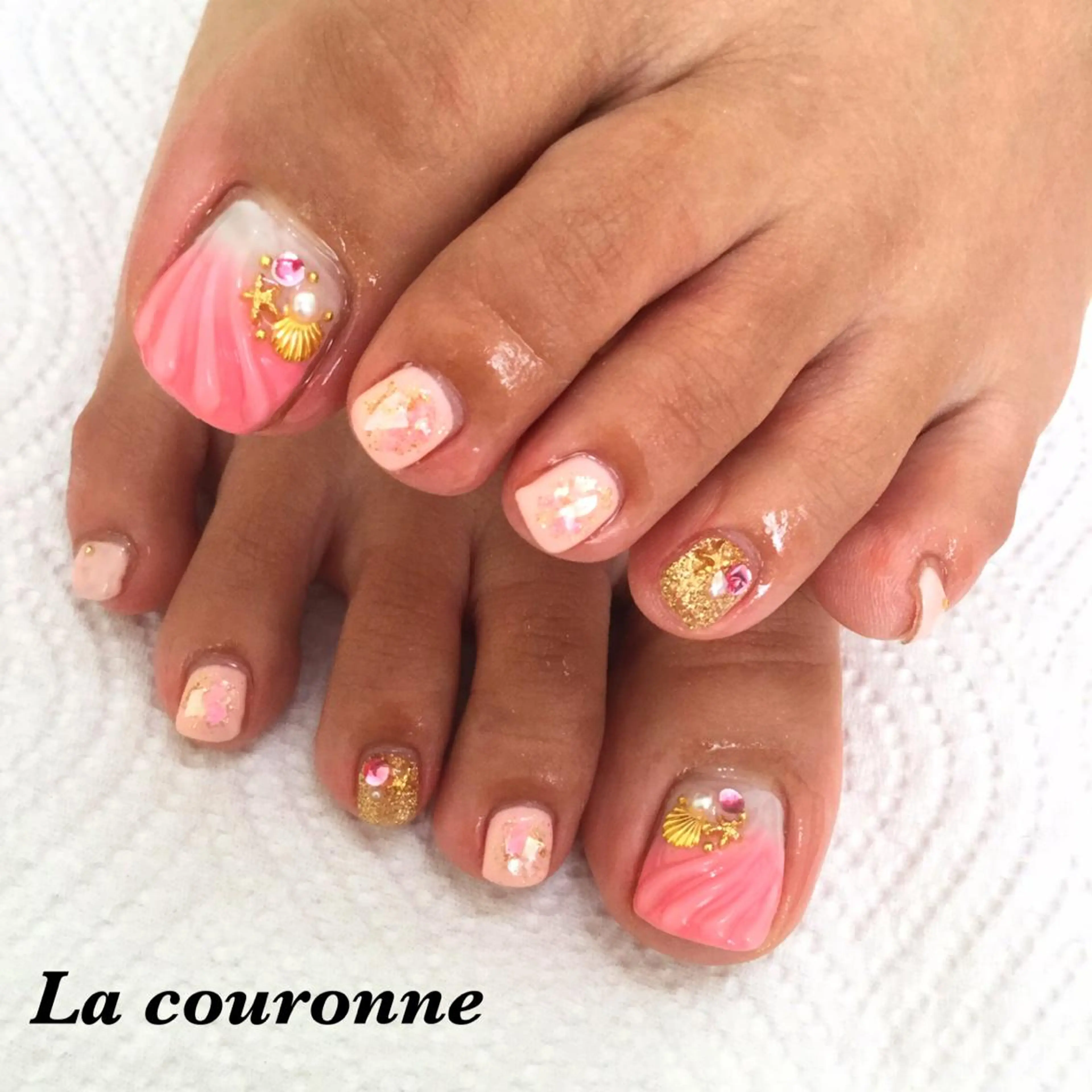 ネイル フットネイル Lacouronne NATSUMIのネイルデザイン