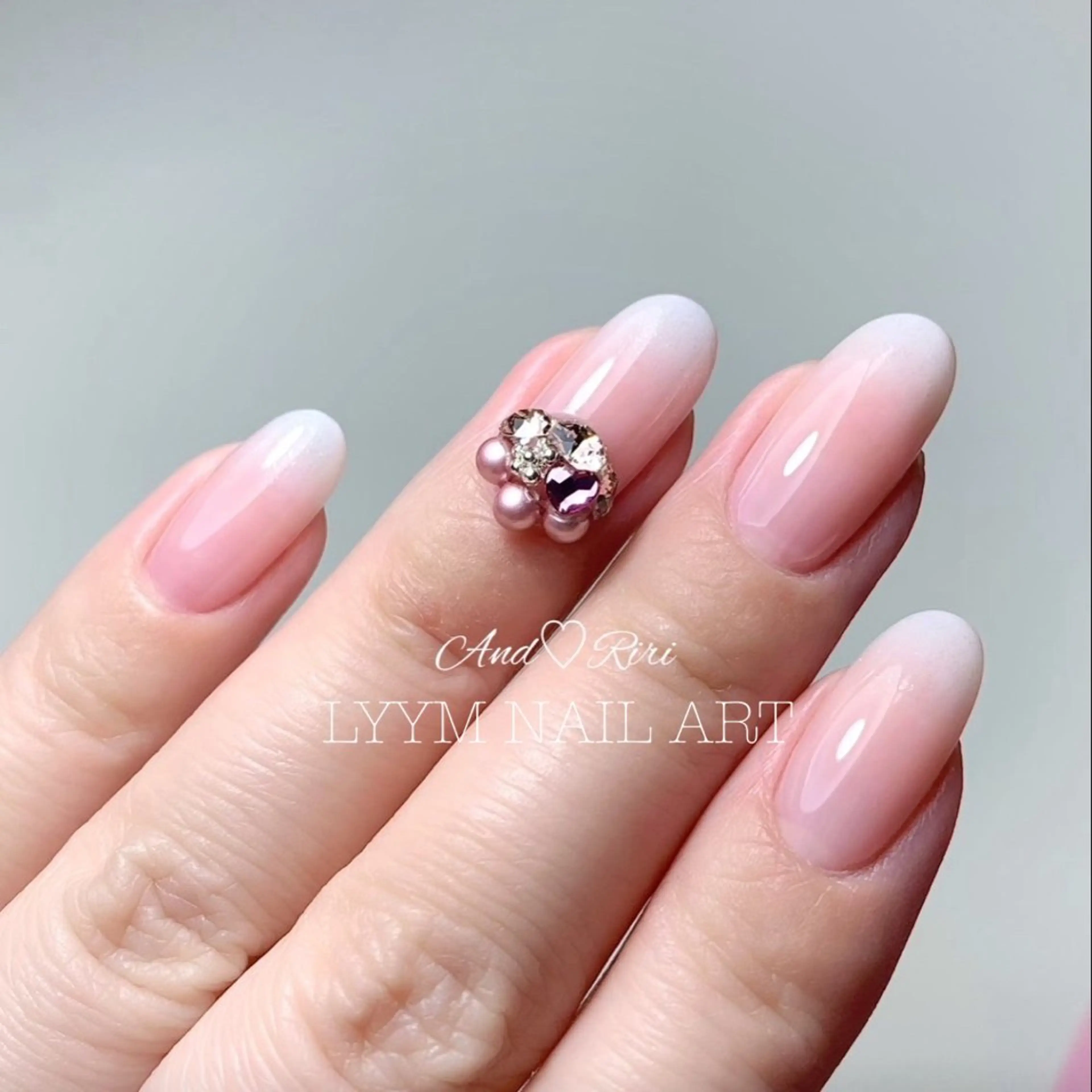 [オフィス・シンプル系] 1色ベース+フレンチOrグラ❤︎エレガントスタイル❤︎甘皮ケア付き❤︎ フィルイン対応の写真