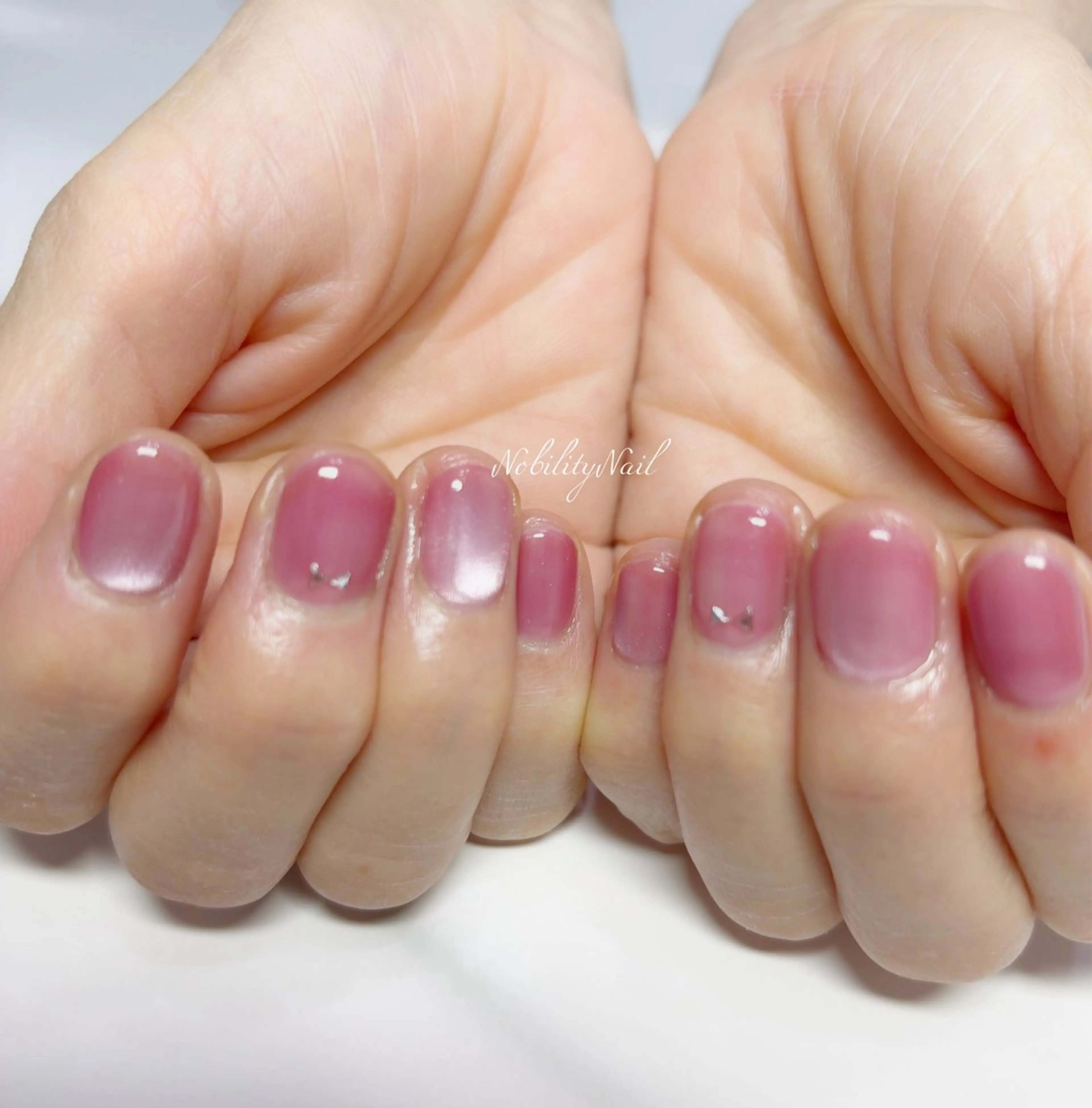 ネイル ラメ(グリッター) マグネットネイル ピンク ネイルサロンNobilityNail所属・風口 麻由子のネイルデザイン