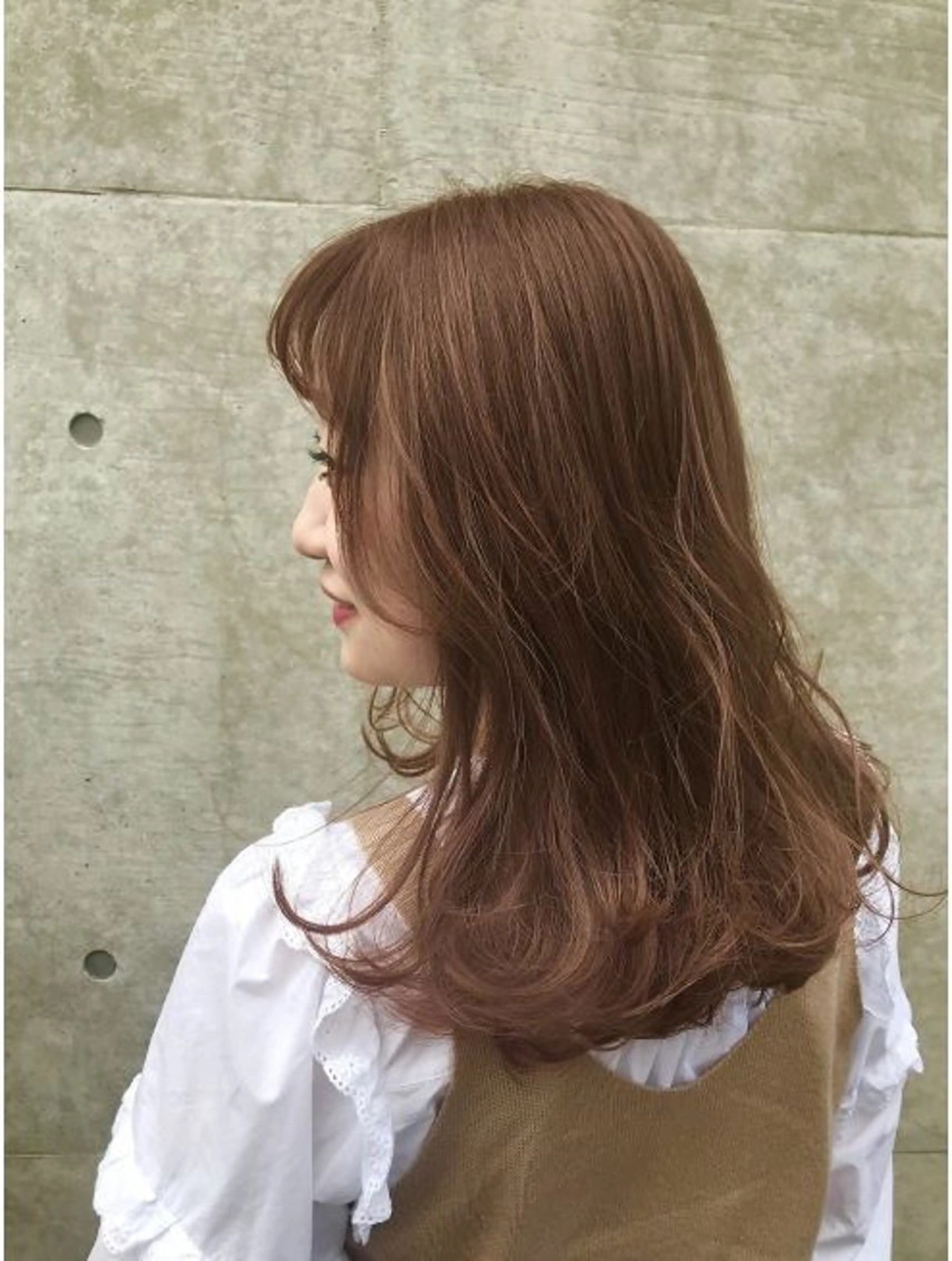ミディアム カラー ベージュカラー 川越 輝梨奈のヘアスタイル