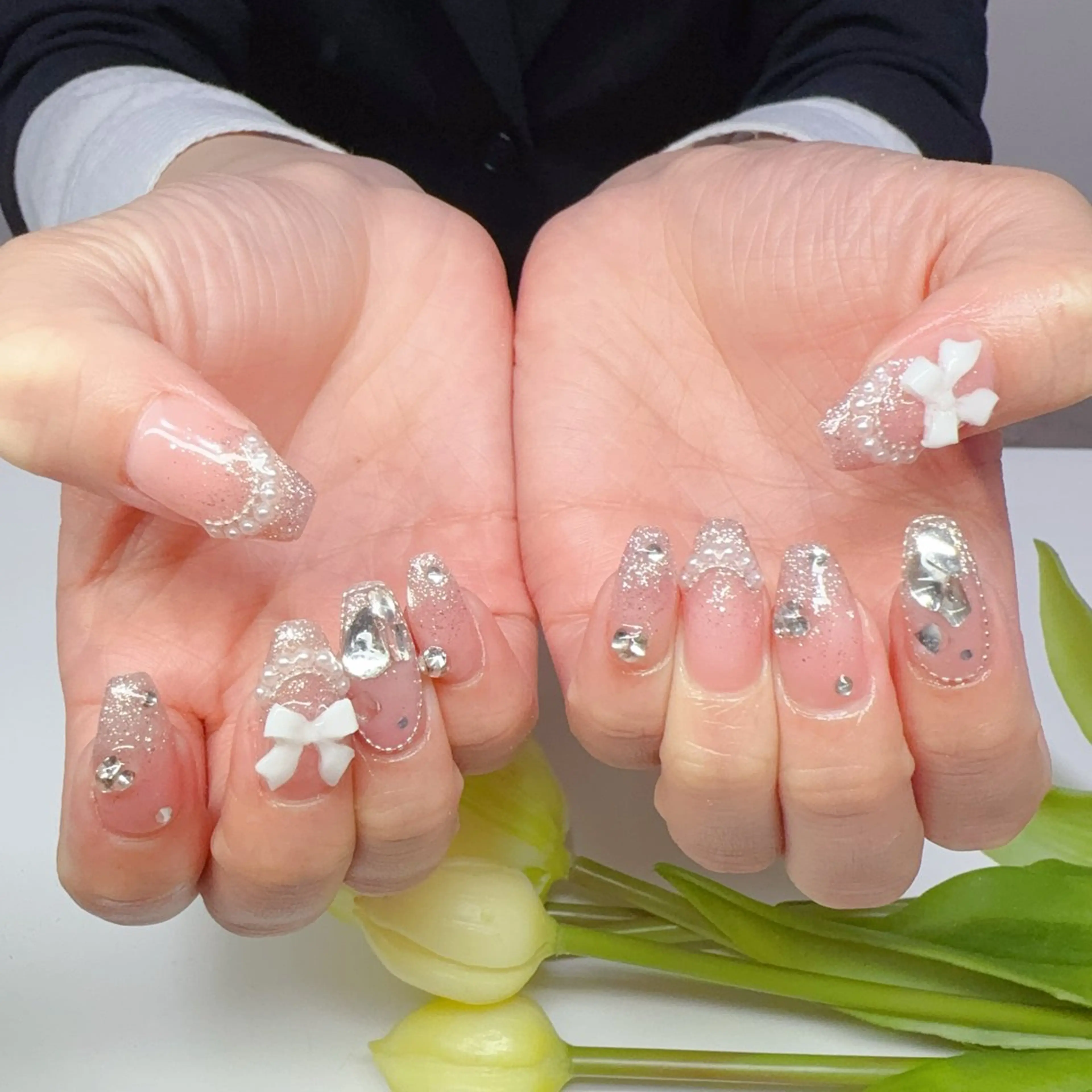 ネイル チークネイル 長さ出し フレンチネイル ジェルネイル キラキラネイル ハンドネイル YUYI.nail salonのネイルデザイン
