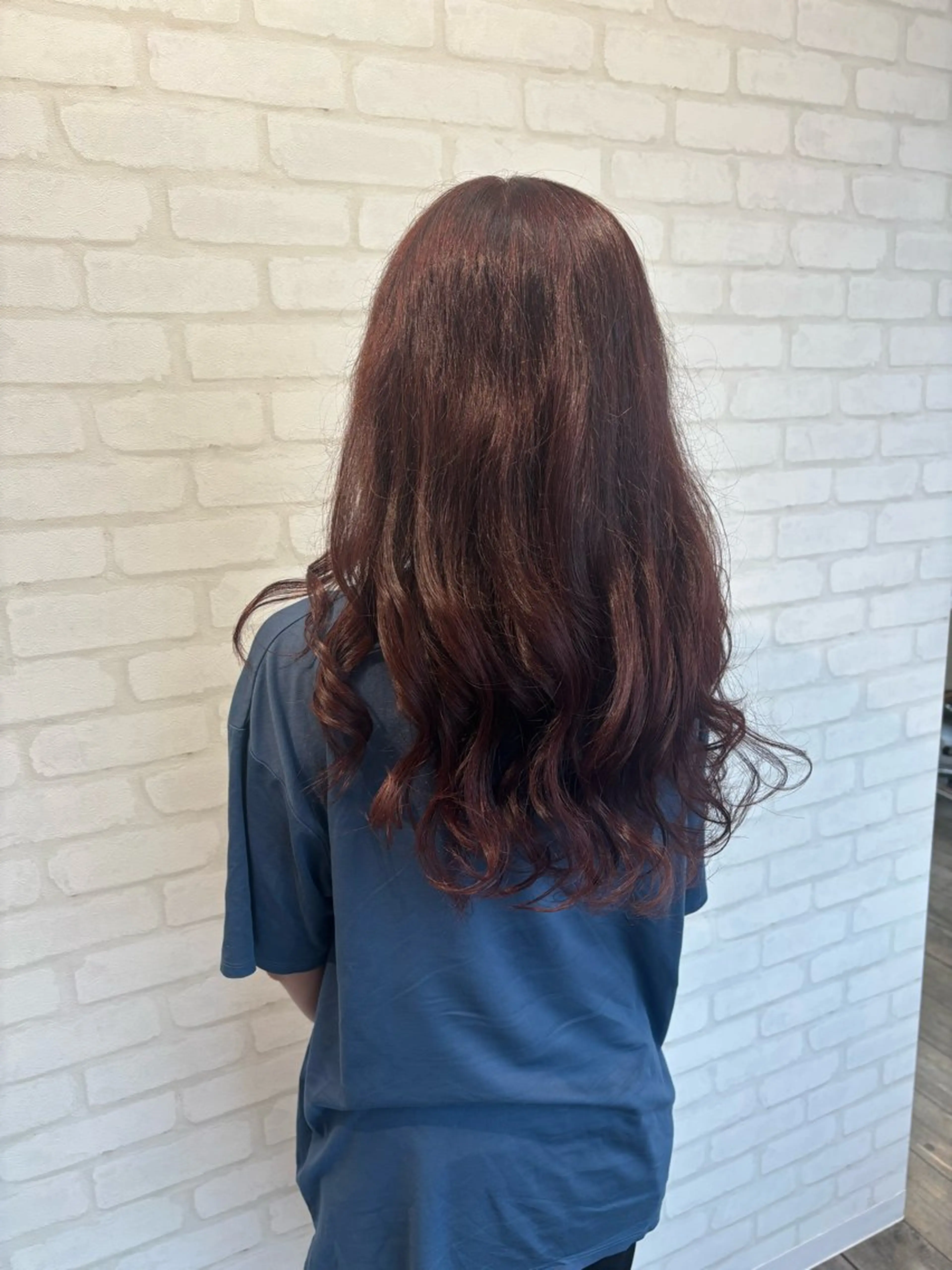 ロング カラー ピンクカラー レッドカラー 透明感ブリーチカラー ／tomoyaのヘアスタイル