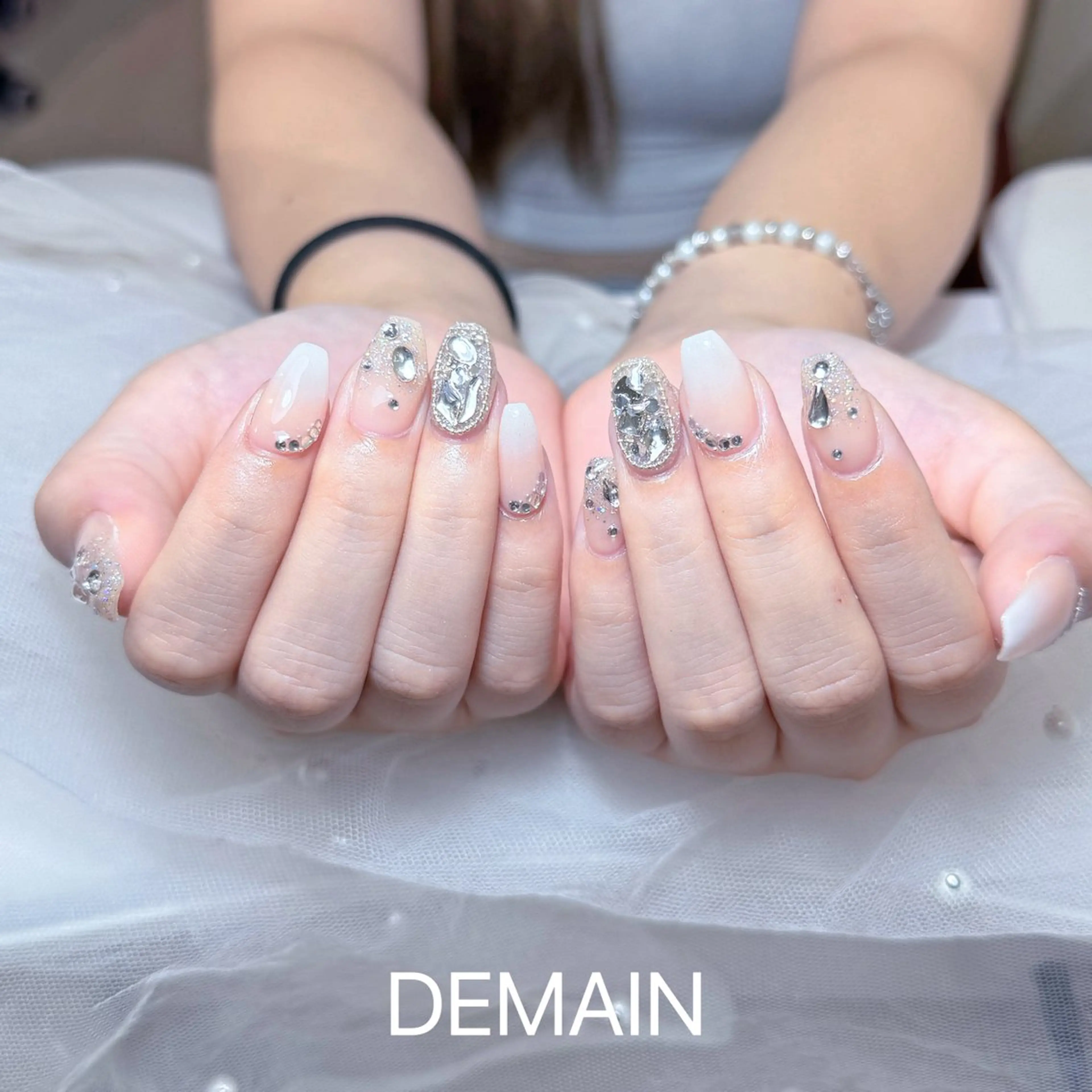 ネイル アートネイル オーロラネイル ガーリー キラキラネイル 韓国ネイル DEMAIN- 🌸のネイルデザイン