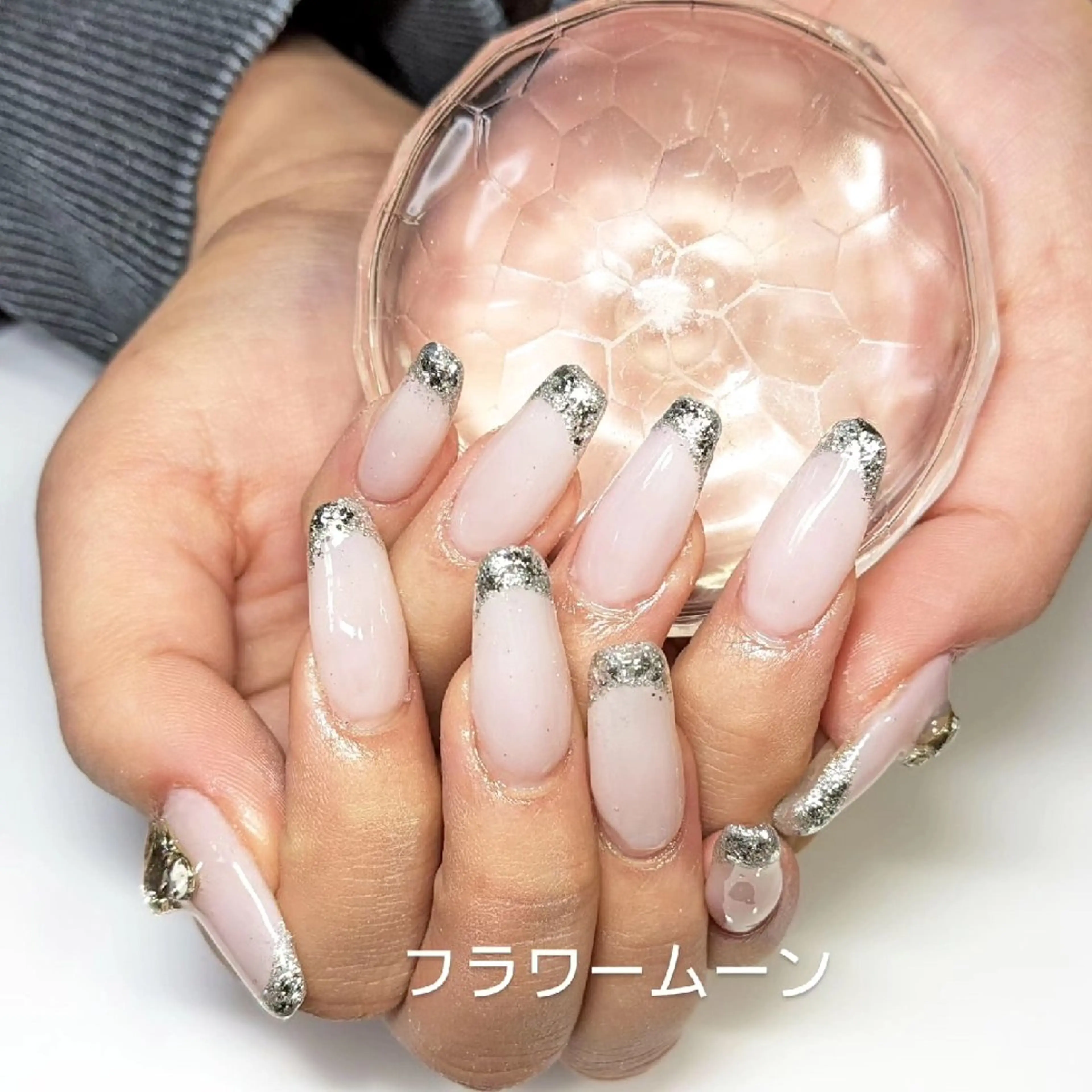 ネイル フレンチネイル ガラスフレンチ フラワー ムーンのネイルデザイン