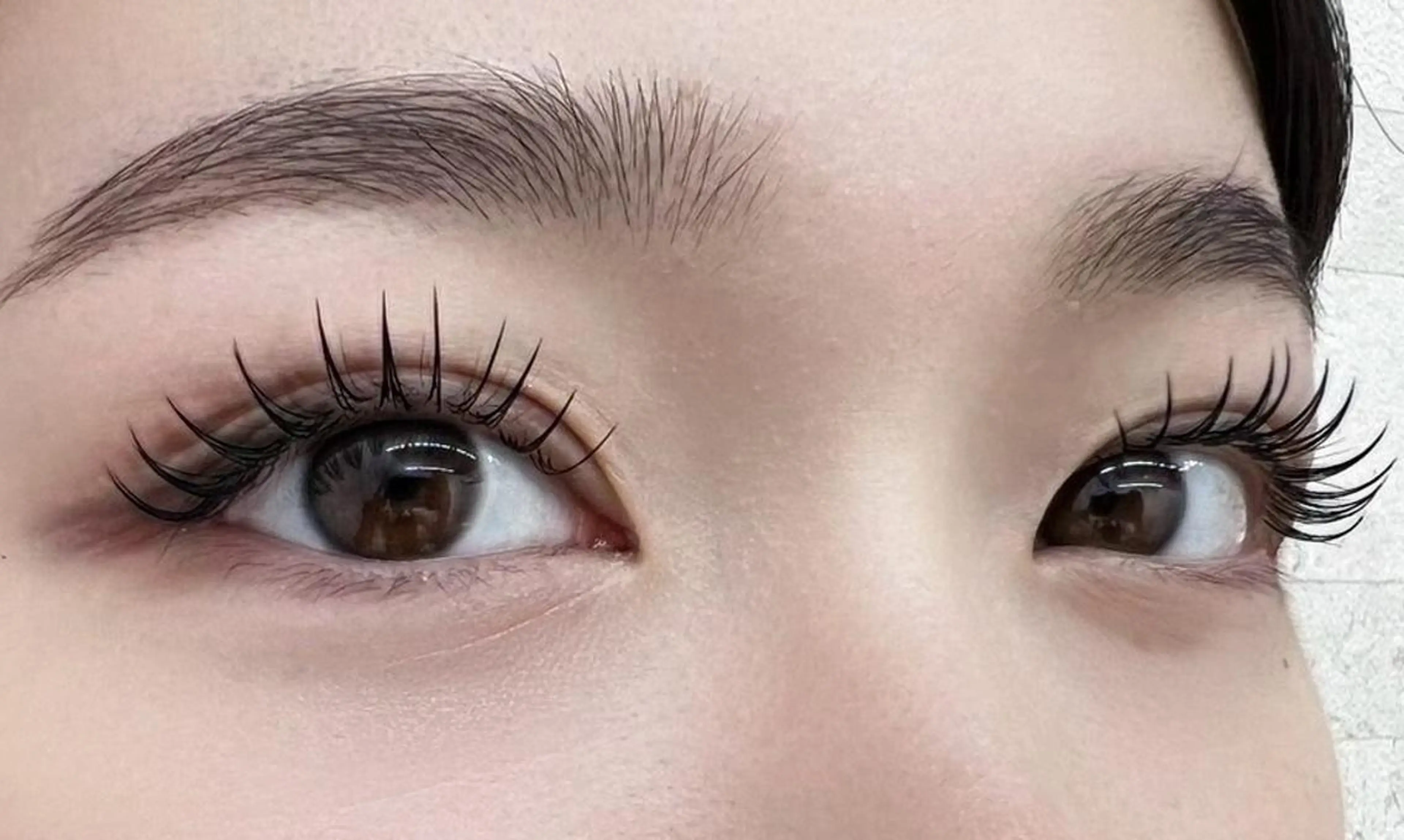 🌈人気No.1🌈LEDマツエク フラットラッシュ140本❤️圧倒的モチ❤️《流行の束感仕上げもOK》の写真