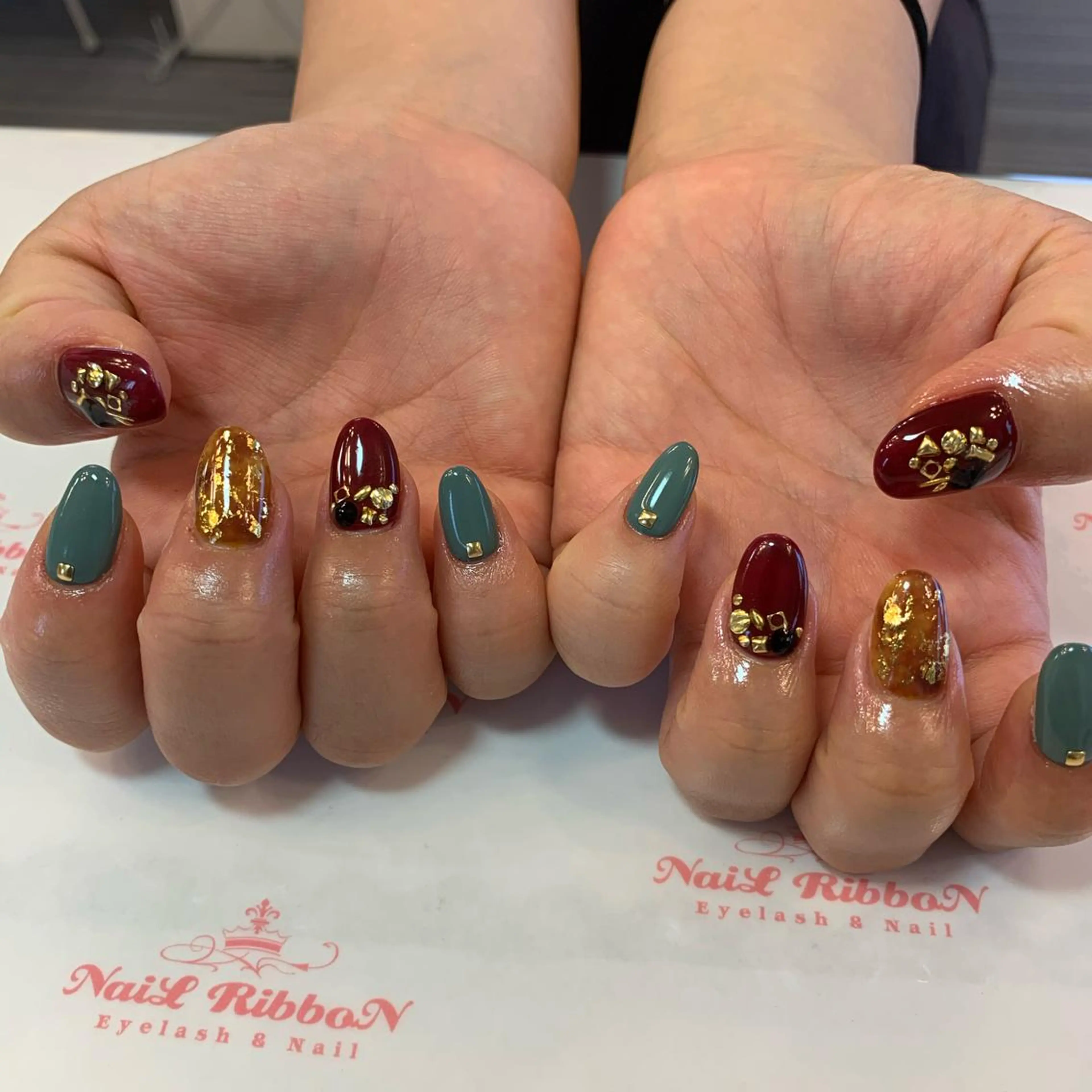 ネイル ネイルリボン 受付スタッフのネイルデザイン