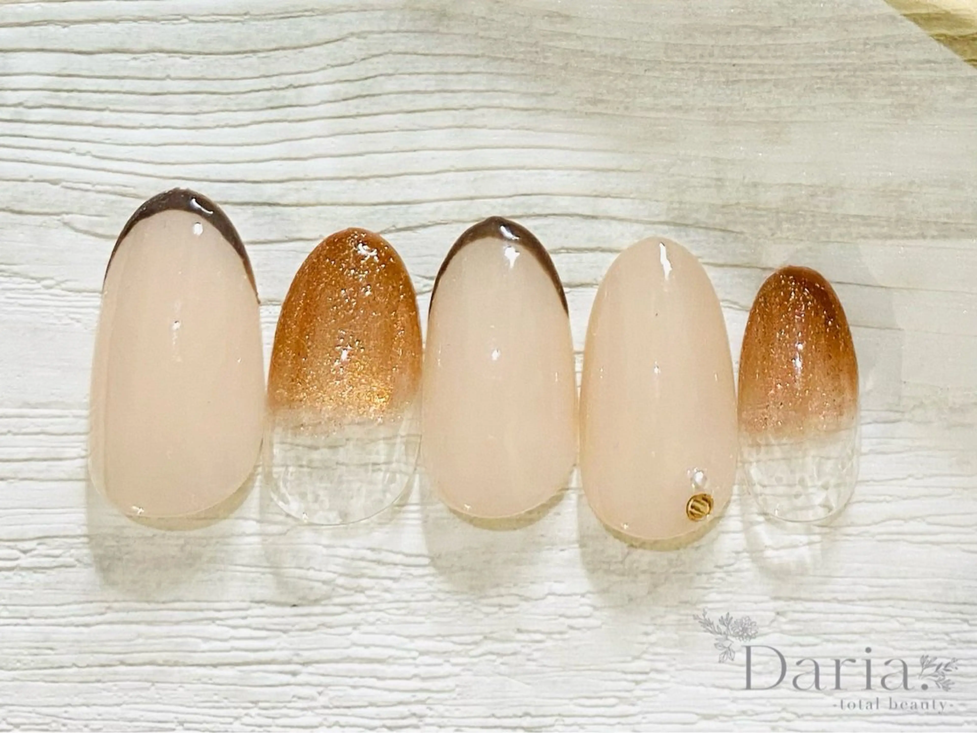 ネイル ブラウン フレンチネイル マグネットネイル Daria. nailのマツエク・マツパデザイン