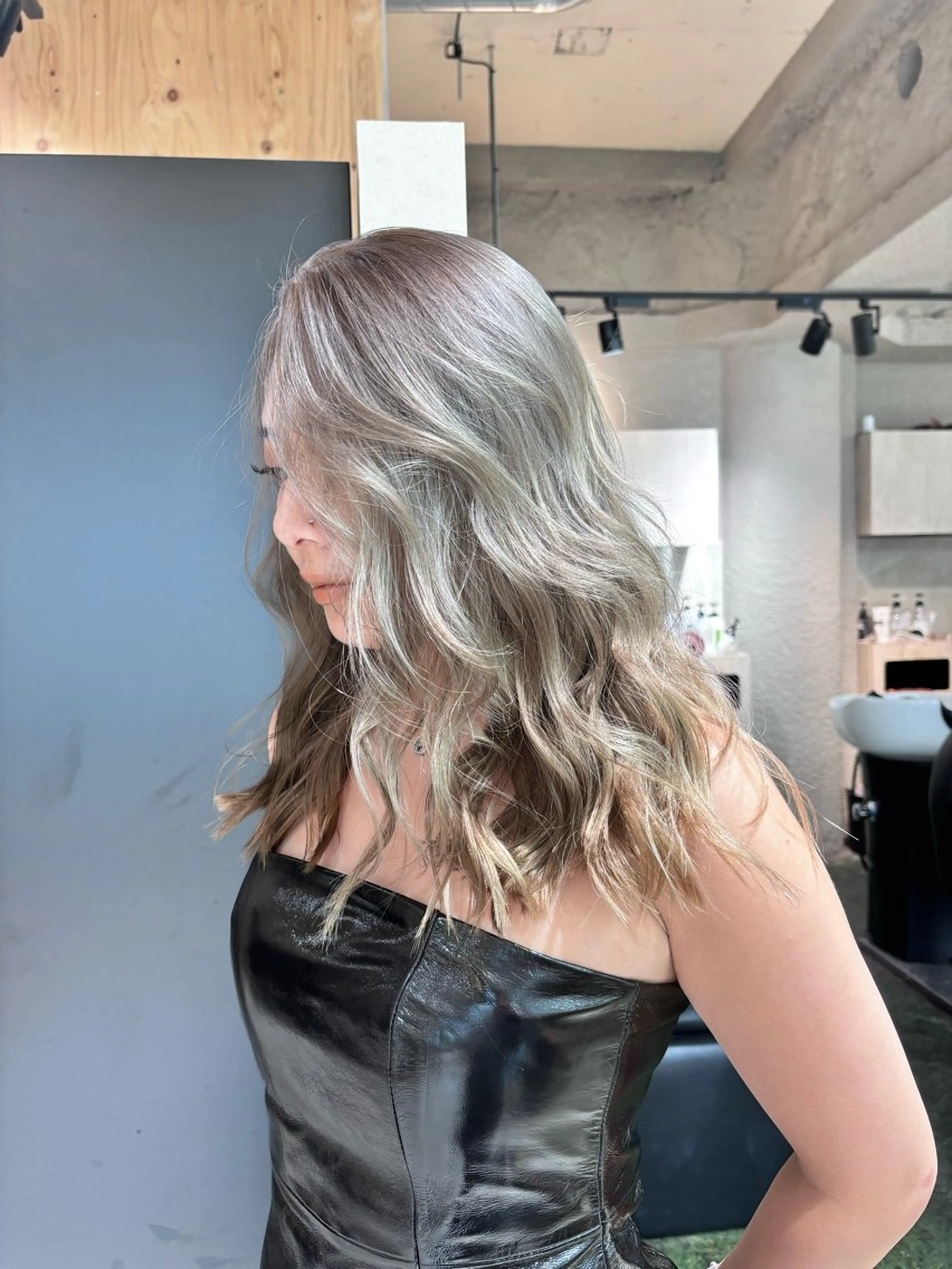 セミロング karin💋海外 レイヤーカットのヘアスタイル