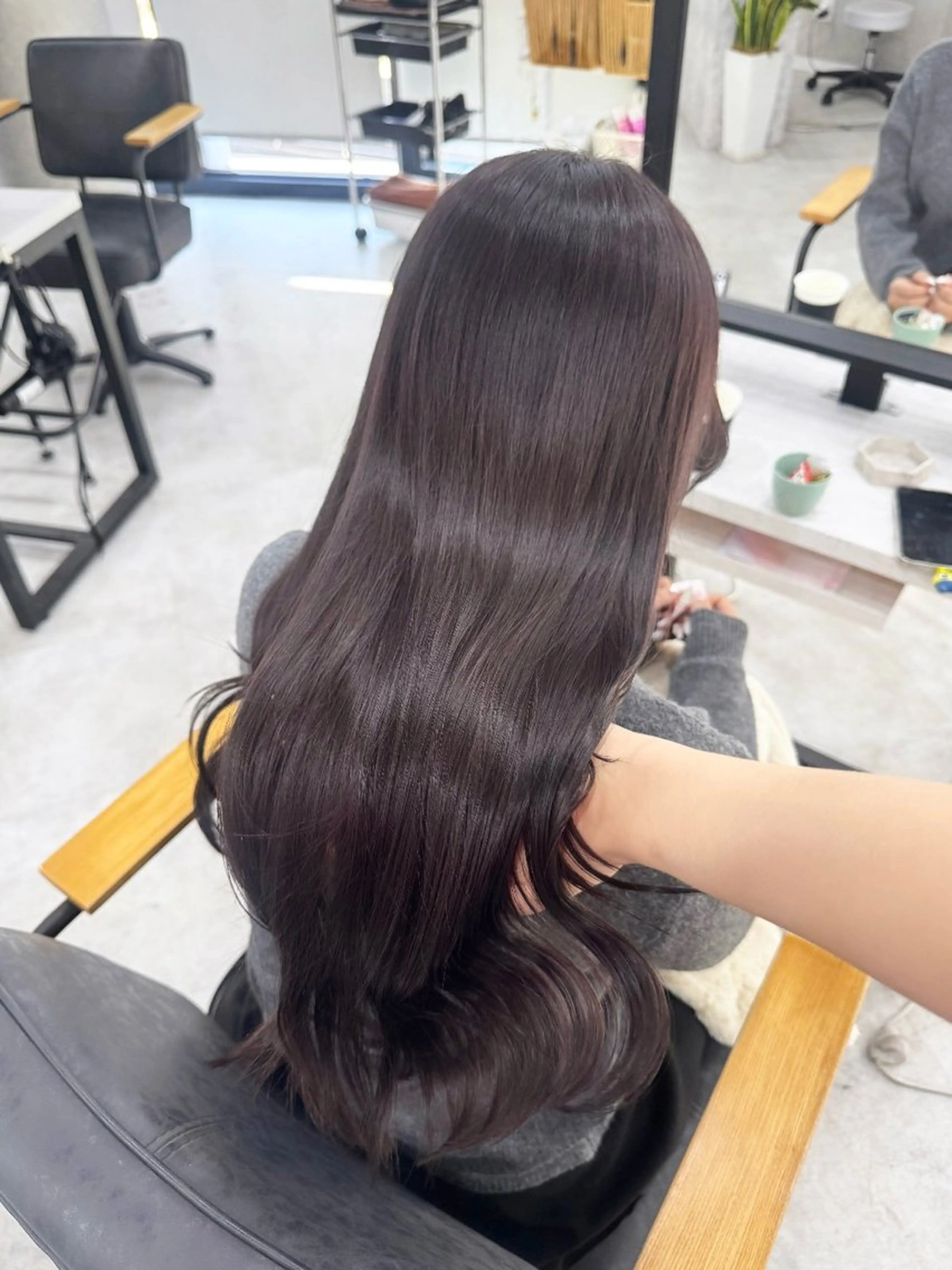 ロング カラー ベージュカラー ブリーチ ブラウンカラー ショコラブラウン ショコラグレージュ カット ヘアカラー トリートメント 赤み無し柔らかカラー 【梅田】madokaのヘアスタイル