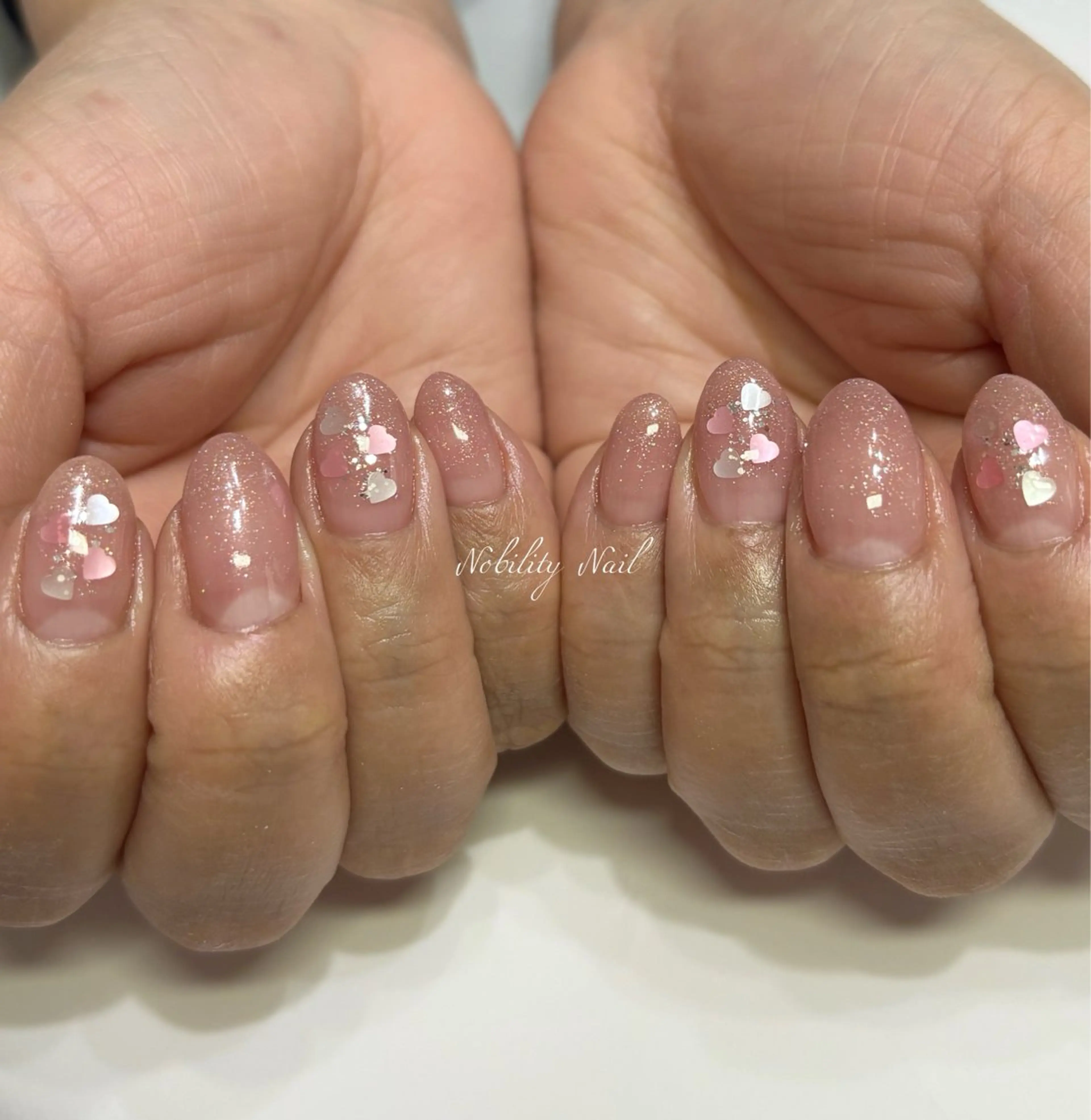 ネイル グラデーション ハート ラメ(グリッター) オフィスネイル ピンク ネイルサロンNobilityNail所属・風口 麻由子のネイルデザイン