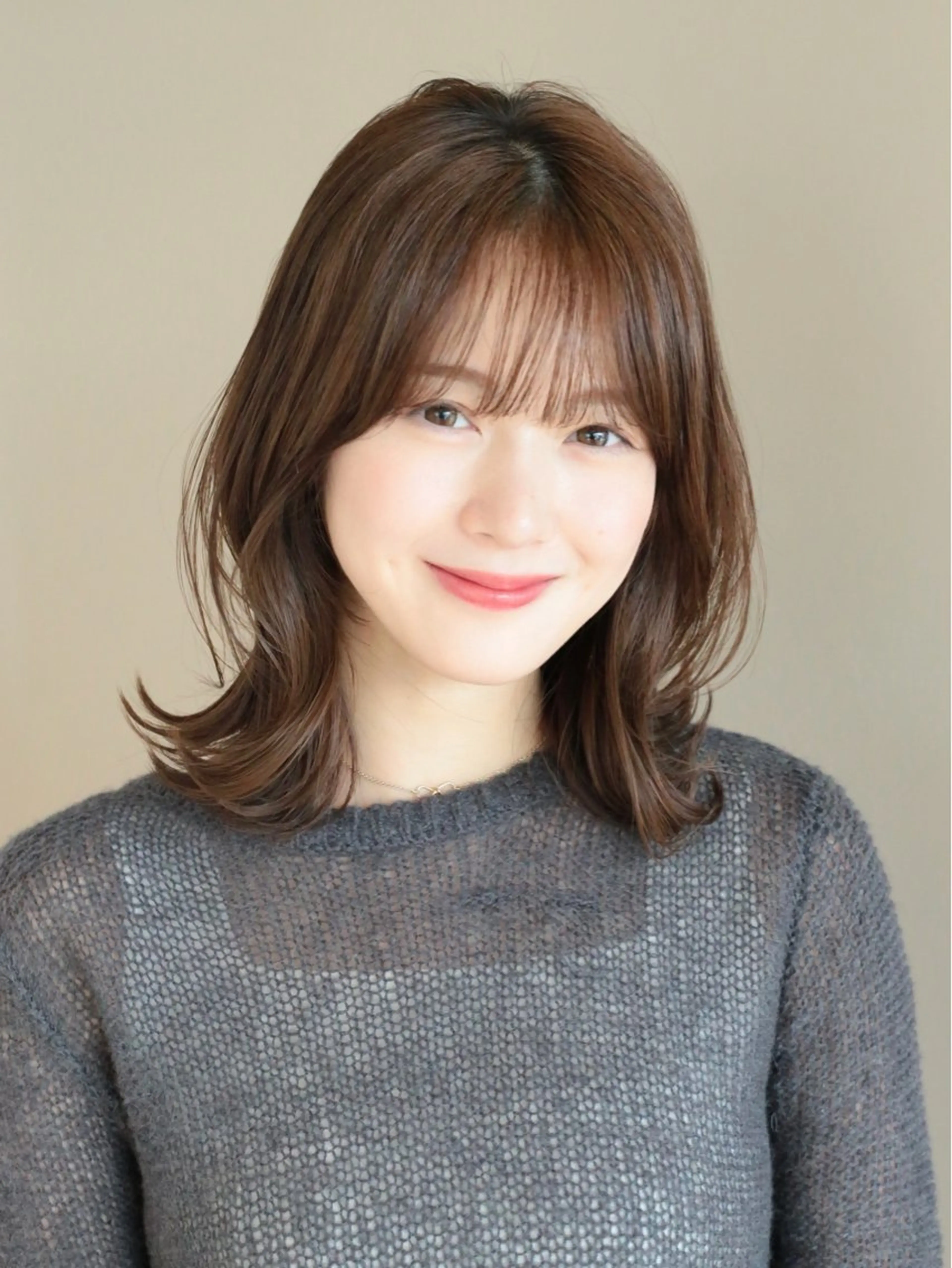 ミディアム カラー くびれヘア レイヤーカット 外ハネヘア カット ヘアカラー トリートメント 髙木美緒🌿 レイヤー/アレンジのヘアスタイル