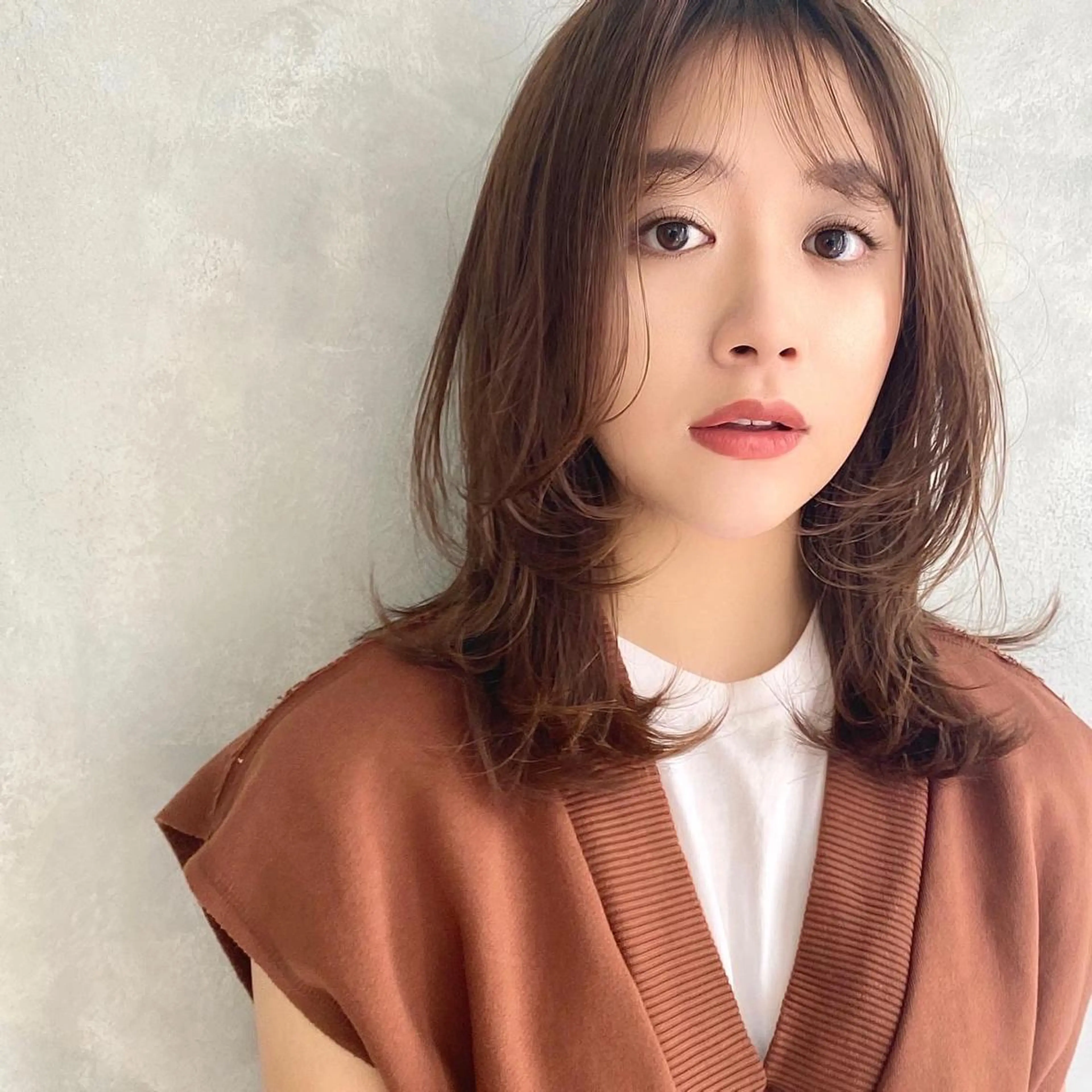 ミディアム パーマ 顔まわりレイヤー レイヤーカット 💫期間限定価格💫 似合わせカット🧚のヘアスタイル