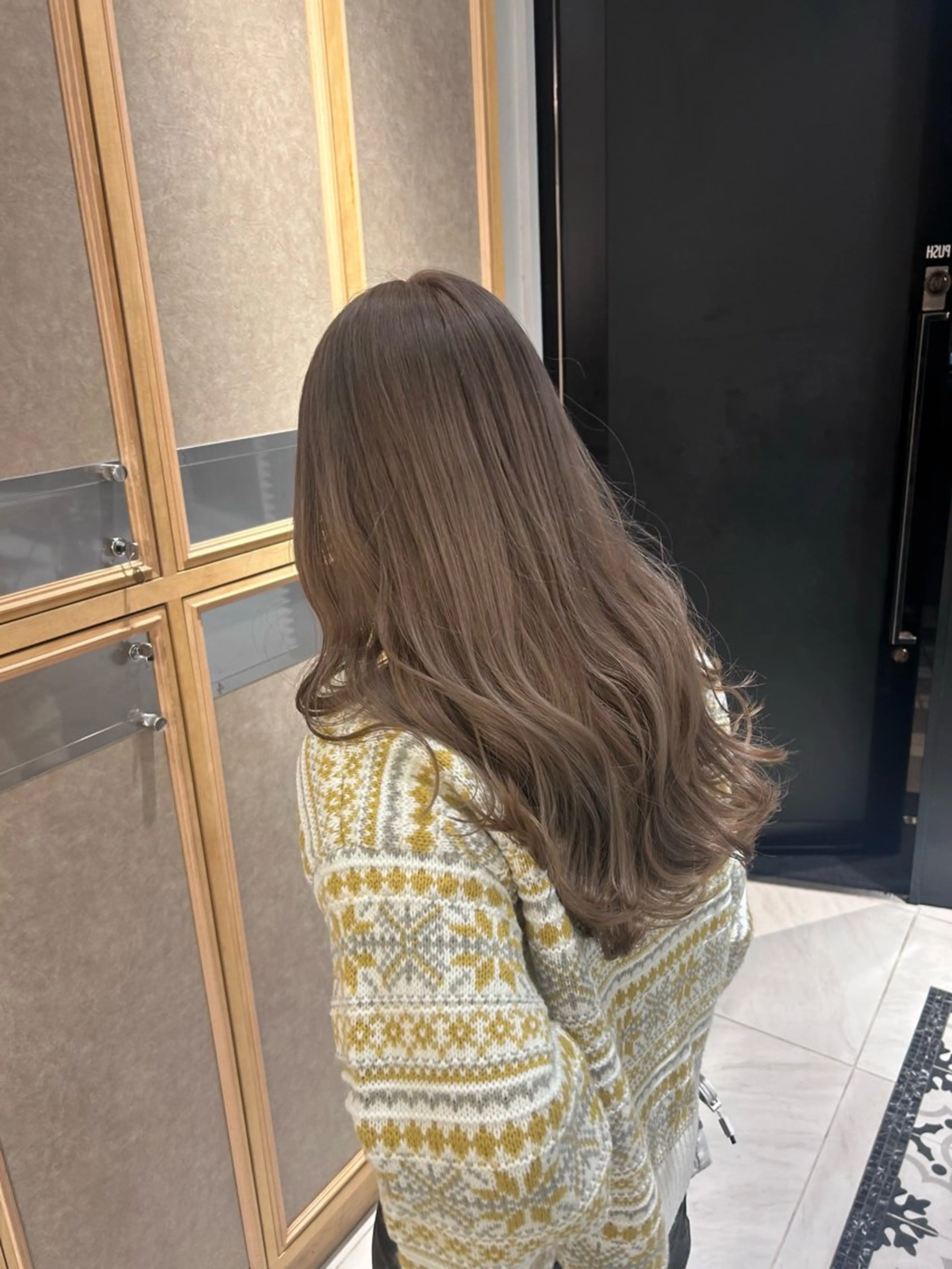 ロング カラー ベージュカラー ブリーチ ミルクティーベージュ レイヤー小顔ショート 吉田ジョウのヘアスタイル