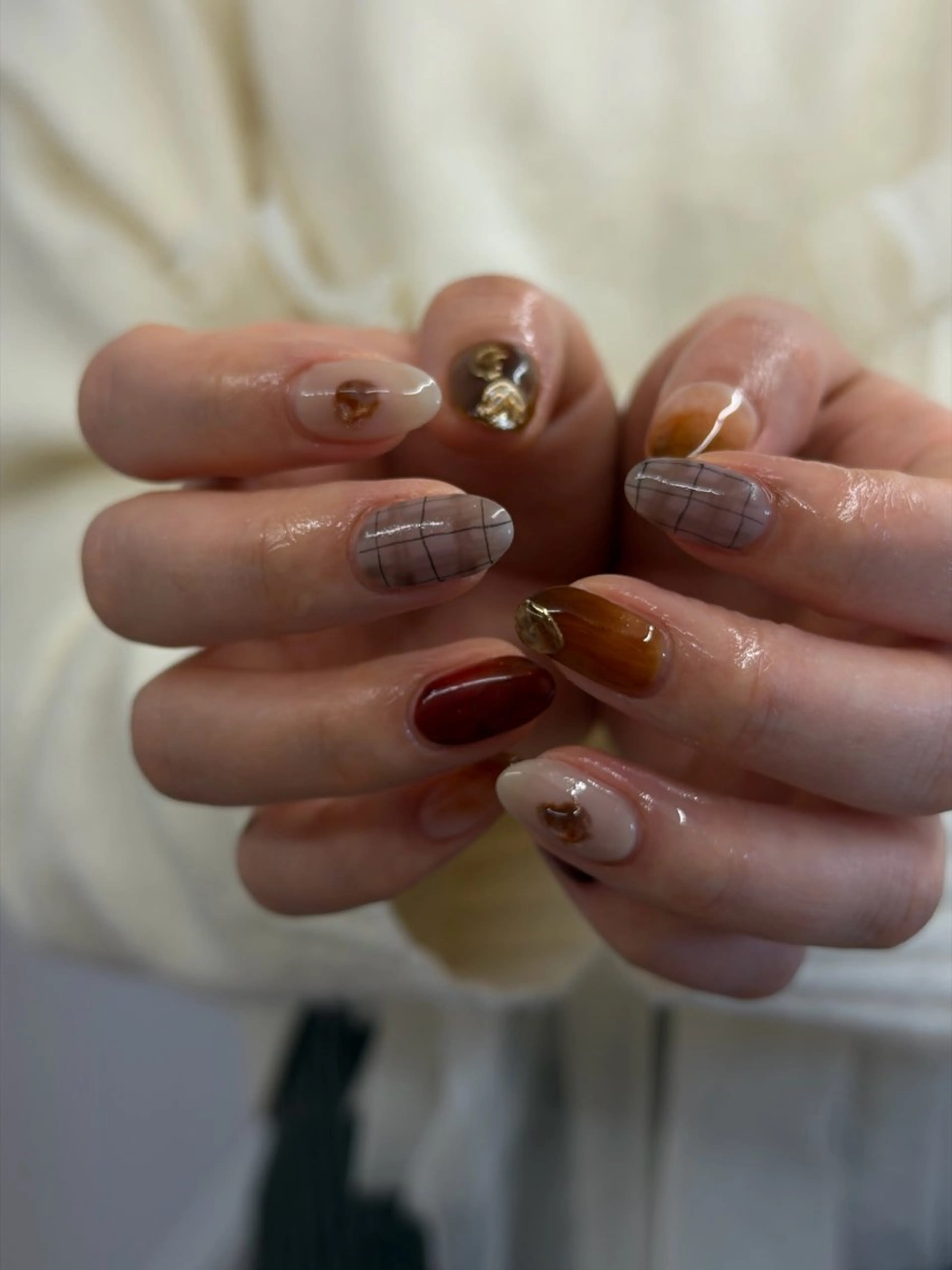 ネイル ブラウン ジェルネイル マグネットネイル ミラーネイル ニュアンスネイル ハンドネイル ハンドケア Bana_ Nailのネイルデザイン