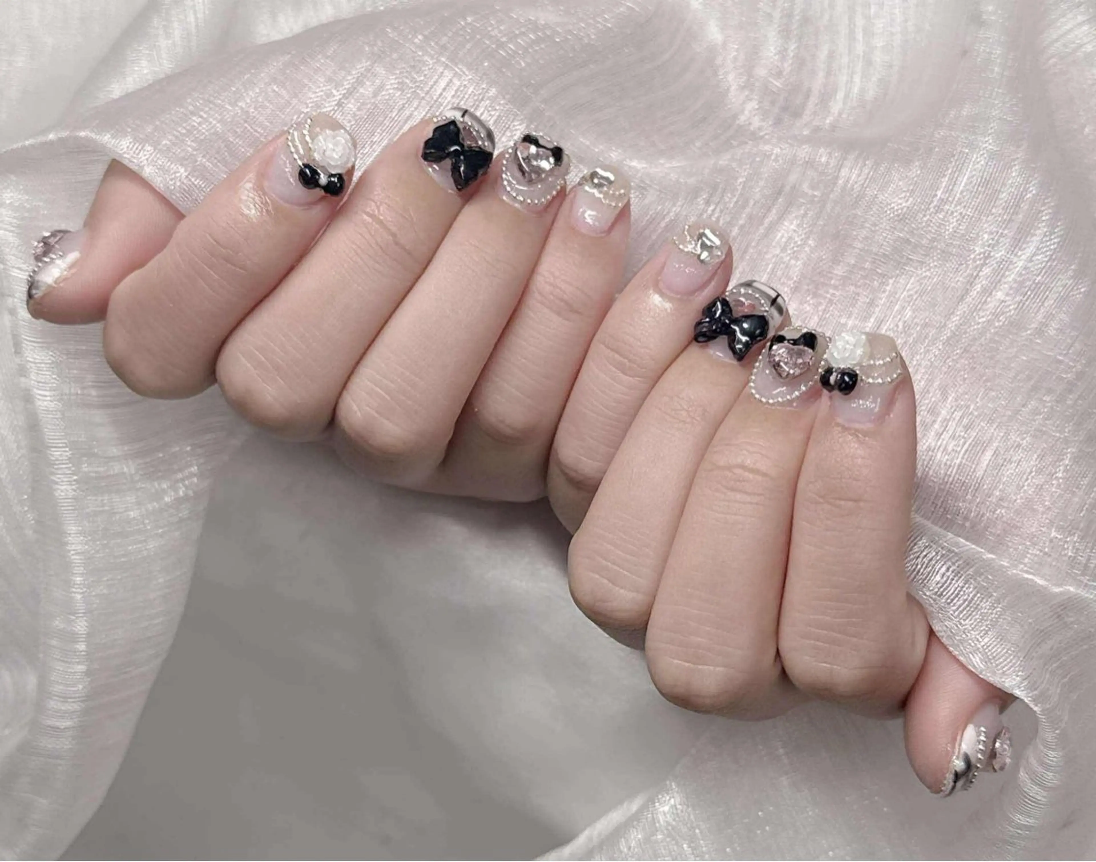 ネイル 長さ出し グラデーション 卒業式 キラキラネイル マグネットネイル ハンドネイル Lee Nailsのネイルデザイン