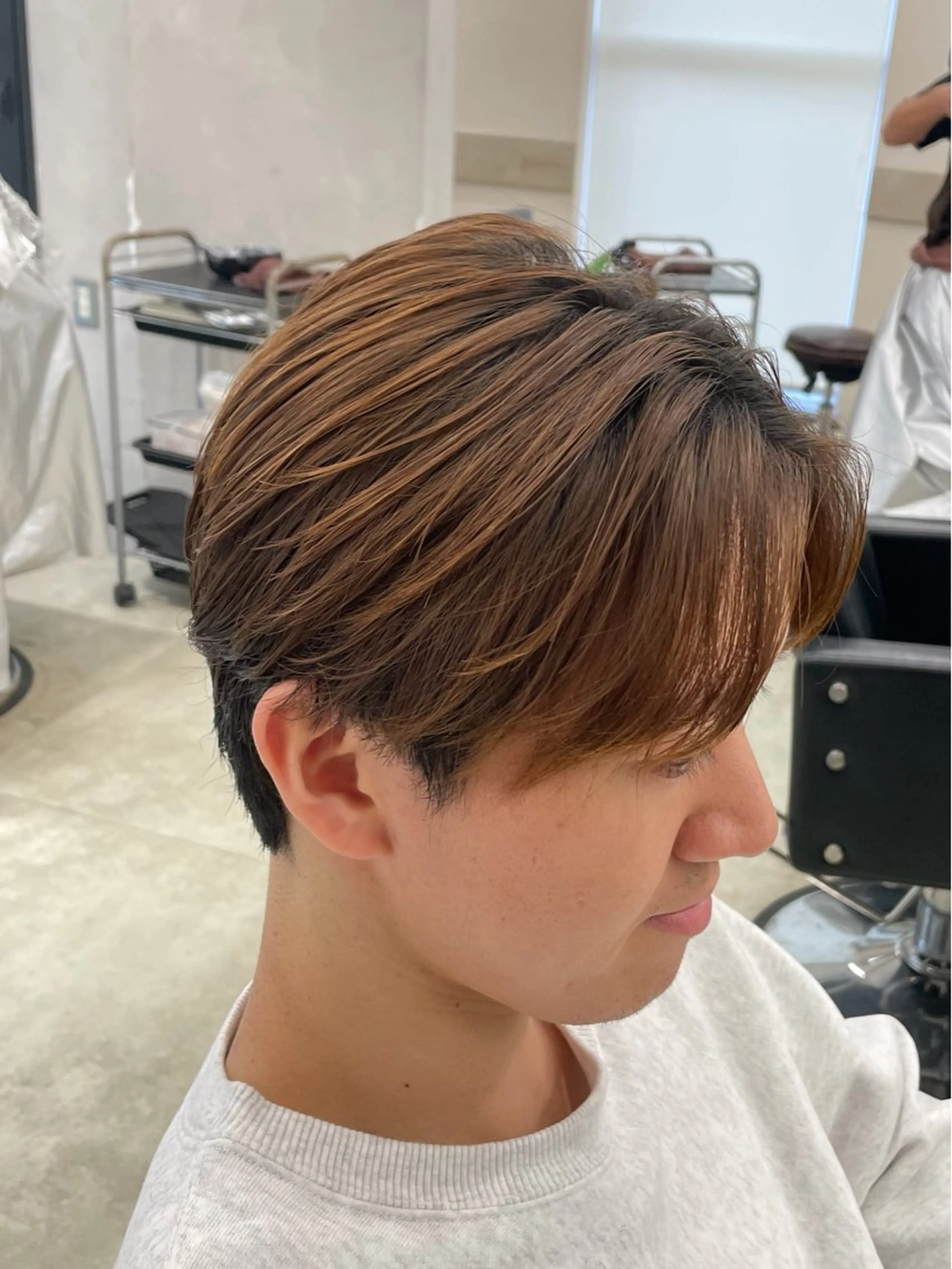 ショート カラー メンズ センターパート ブラウンカラー 透明感カラー カット ヘアカラー メンズ特化🔥 金子直斗のヘアスタイル