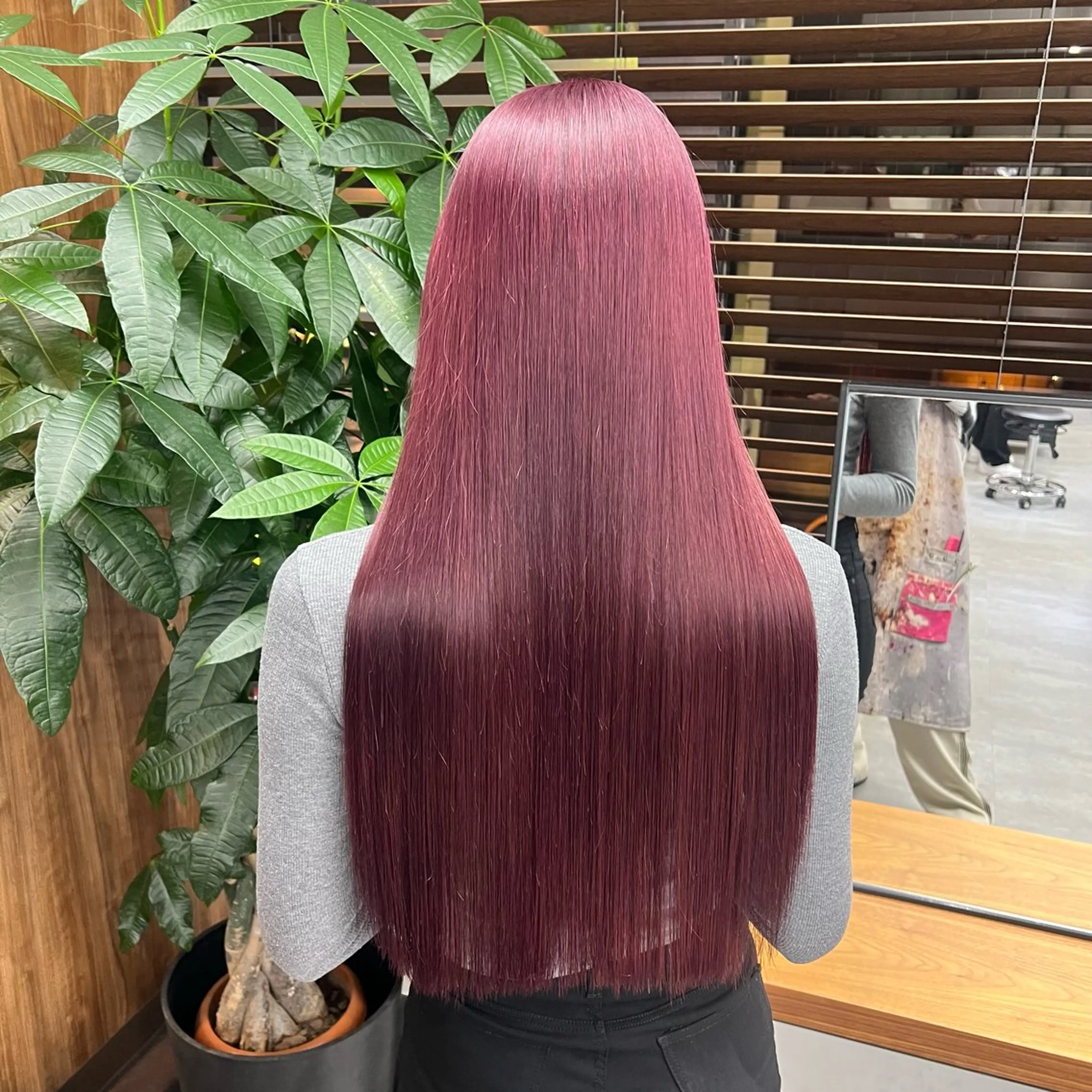 ロング カラー ブリーチ 透明感カラー デザインカラー ダブルカラー ハイトーンカラー いろあそび所属・ショート/ウルフ カットモデル募集のヘアスタイル