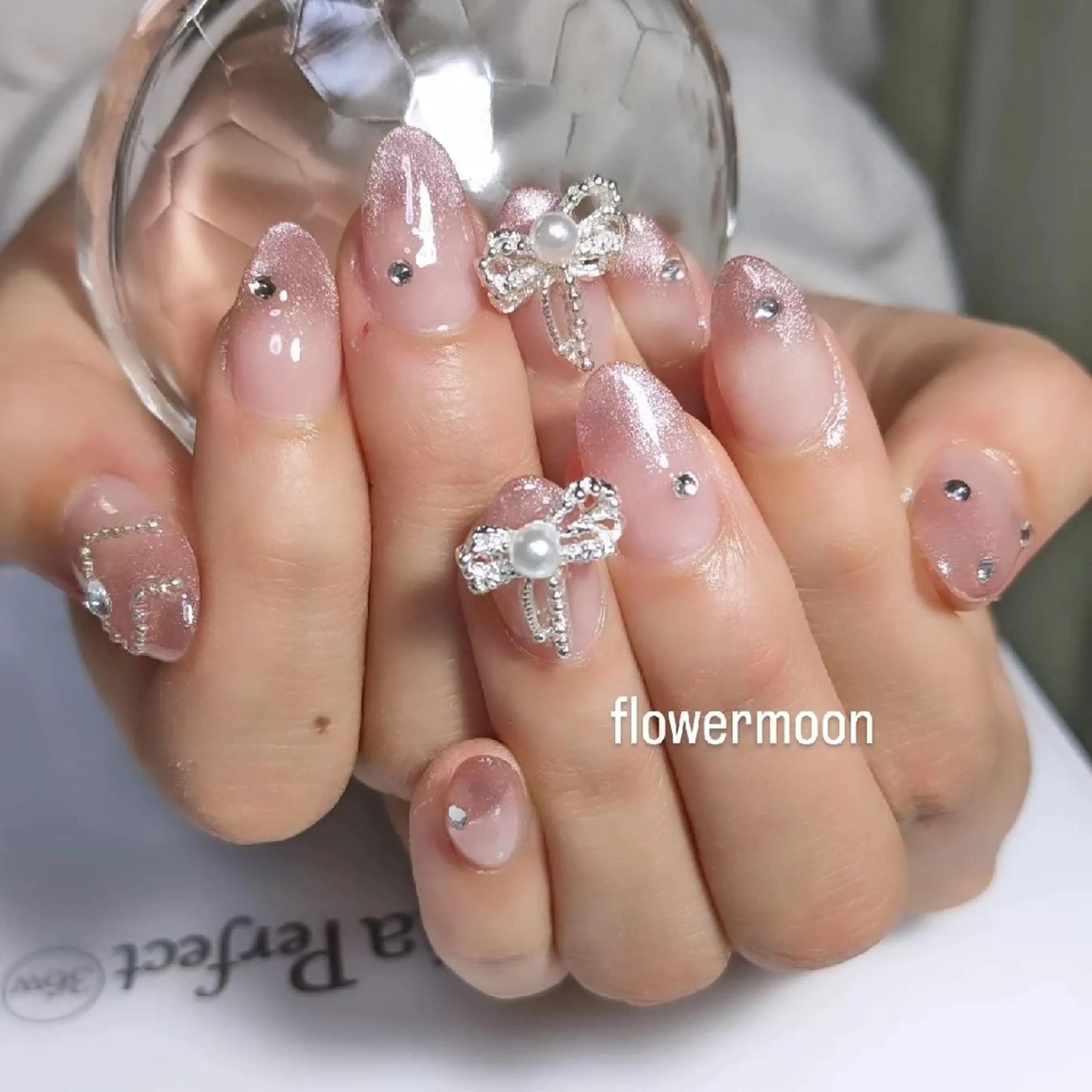 ネイル グラデーション リボン フラワー ムーンのネイルデザイン