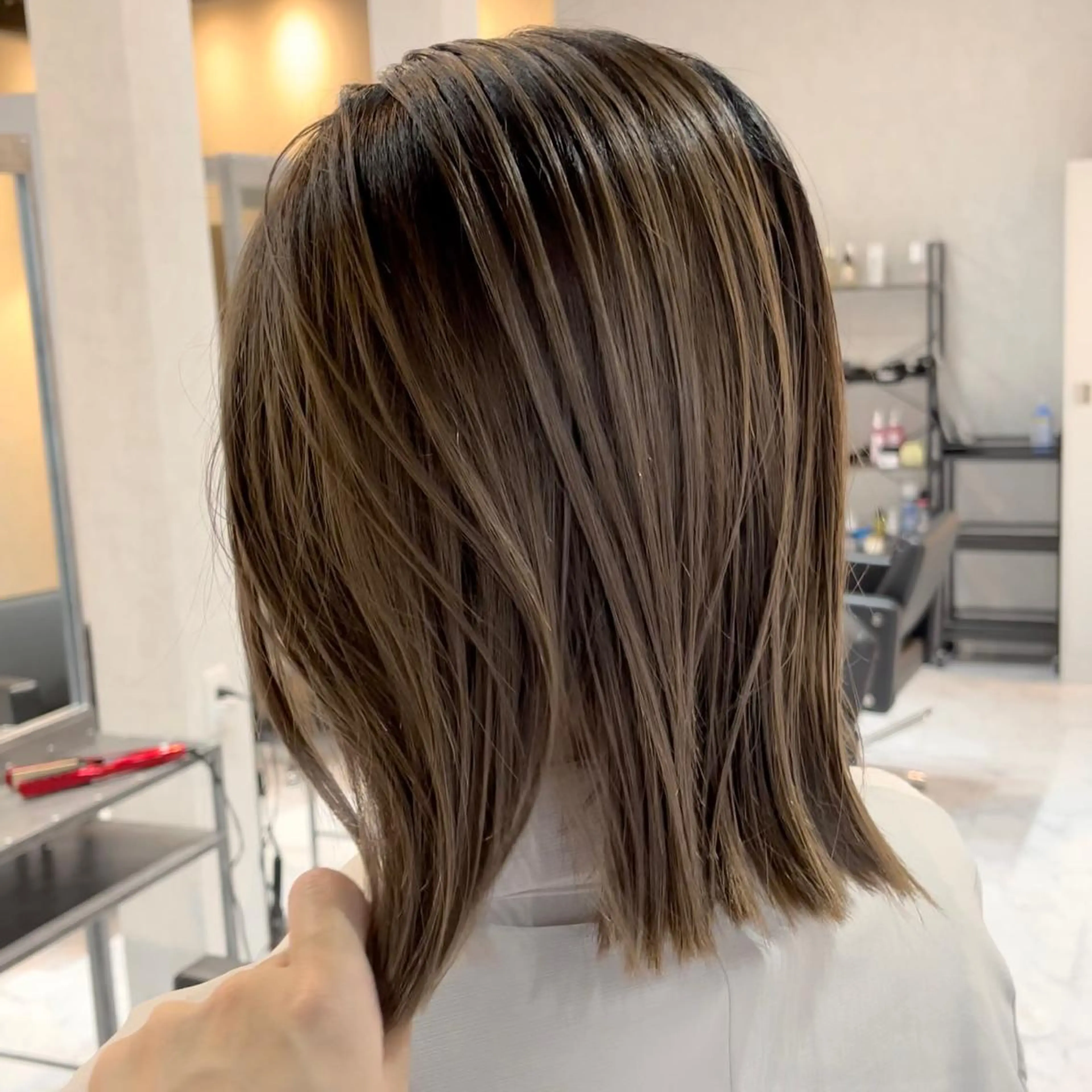 ミディアム カラー ヘアアレンジ バレイヤージュ デザインカラー ハイライトカラー 外国人風カラー ハイライト カット ヘアカラー トリートメント アンドウ ユウ/ レイヤーカット/韓国のヘアスタイル