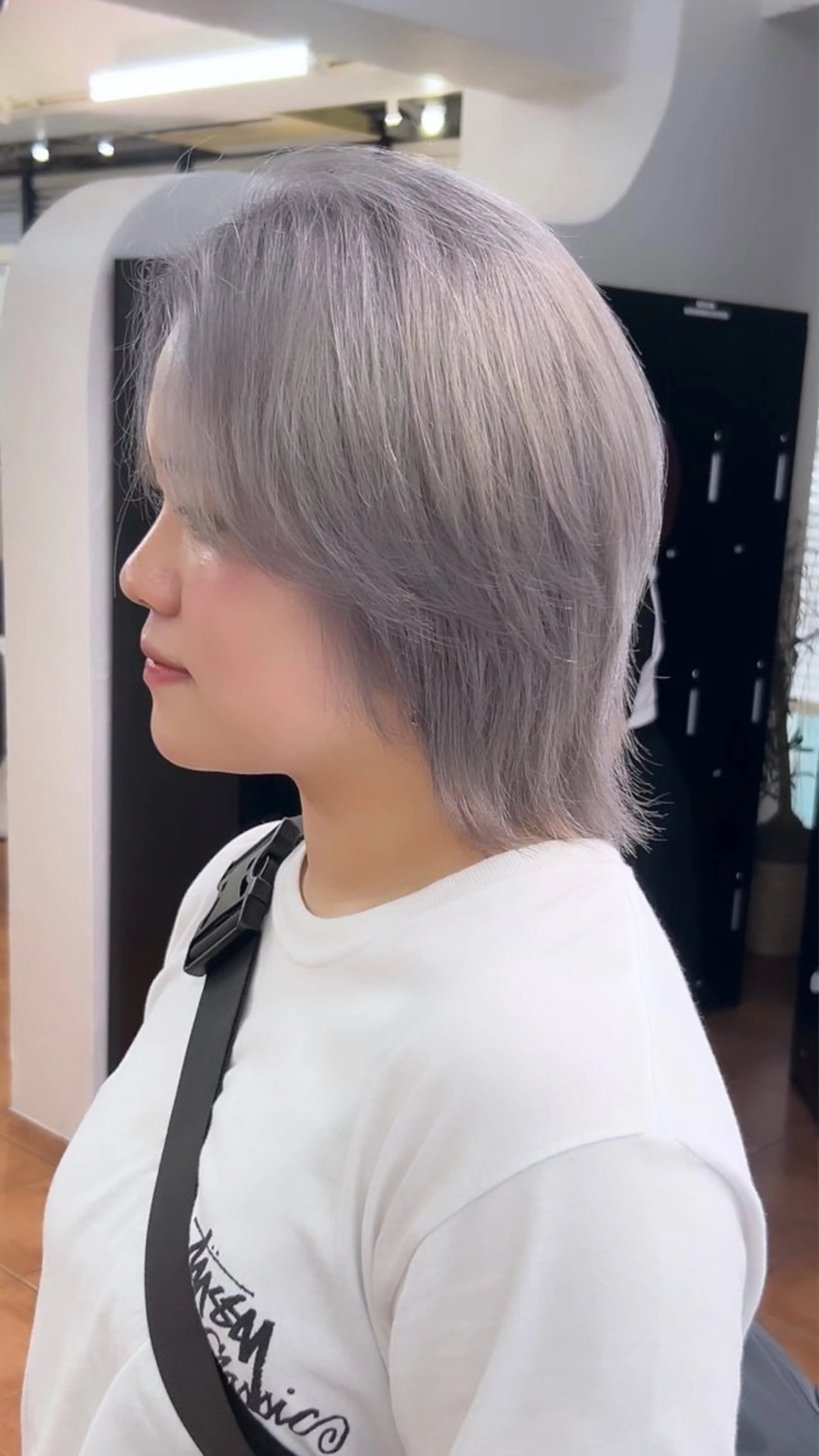 ショート カラー ブリーチ シルバー JEWIL SHIBUYAのヘアスタイル