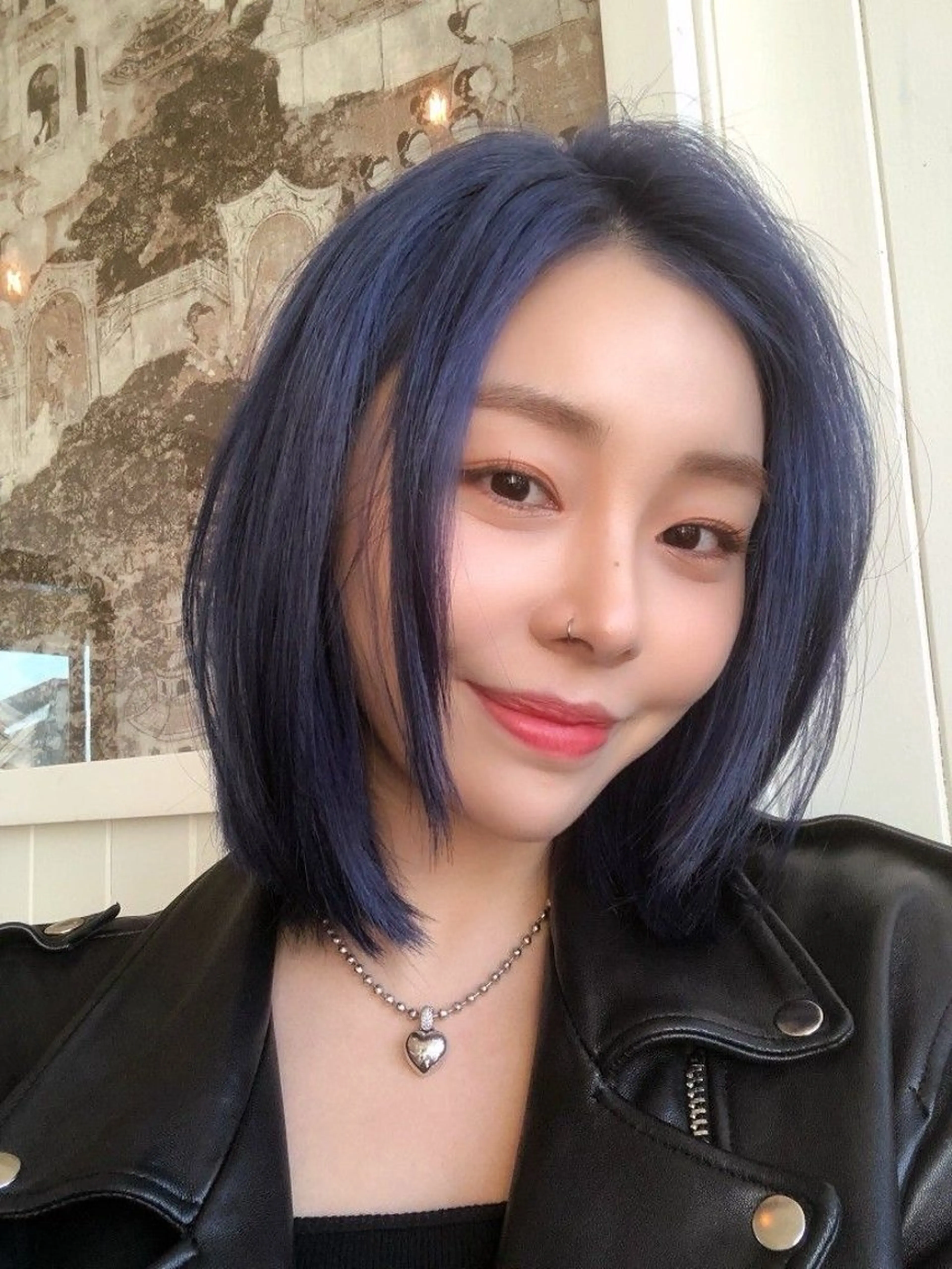 ミディアム カラー ブリーチ ケアブリーチ 透明感カラー ハイトーンカラー 顔まわりレイヤー nonoka オリーブ/グレージュのヘアスタイル