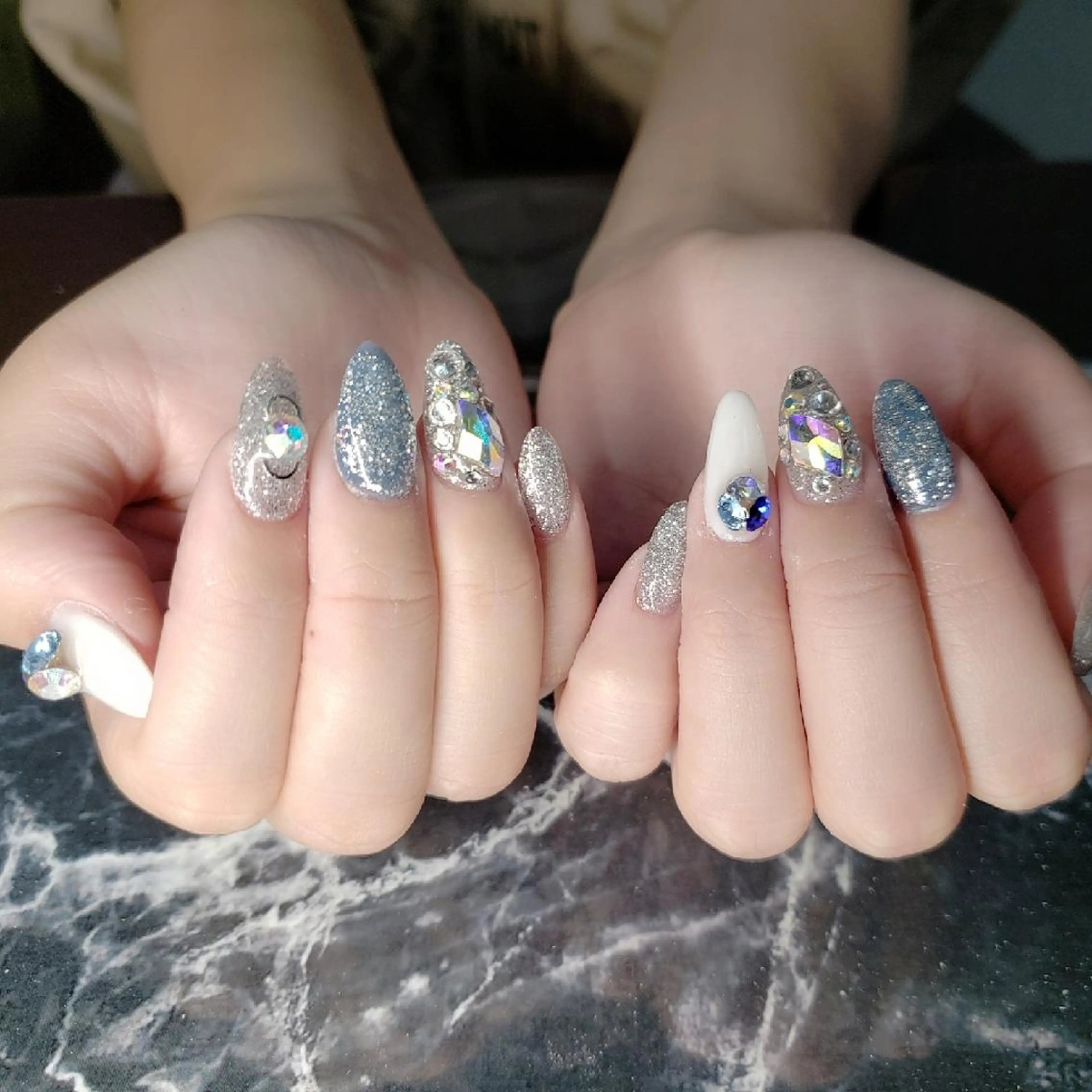 ミディアム ネイル ハンドネイル クロキ 。のネイルデザイン