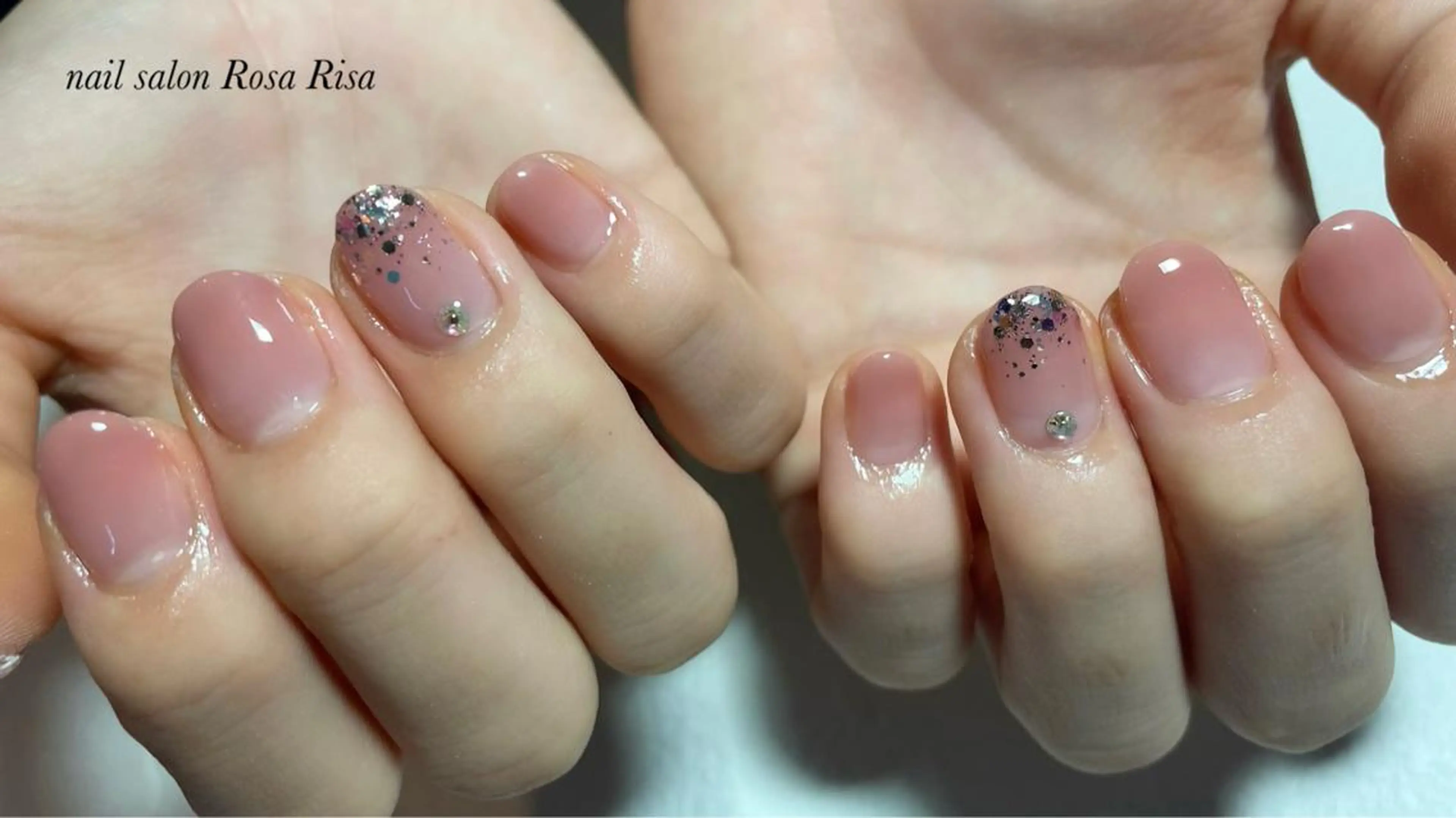 ミディアム ネイル グラデーション ネイルスタジオ シェイクユアハンズのネイルデザイン