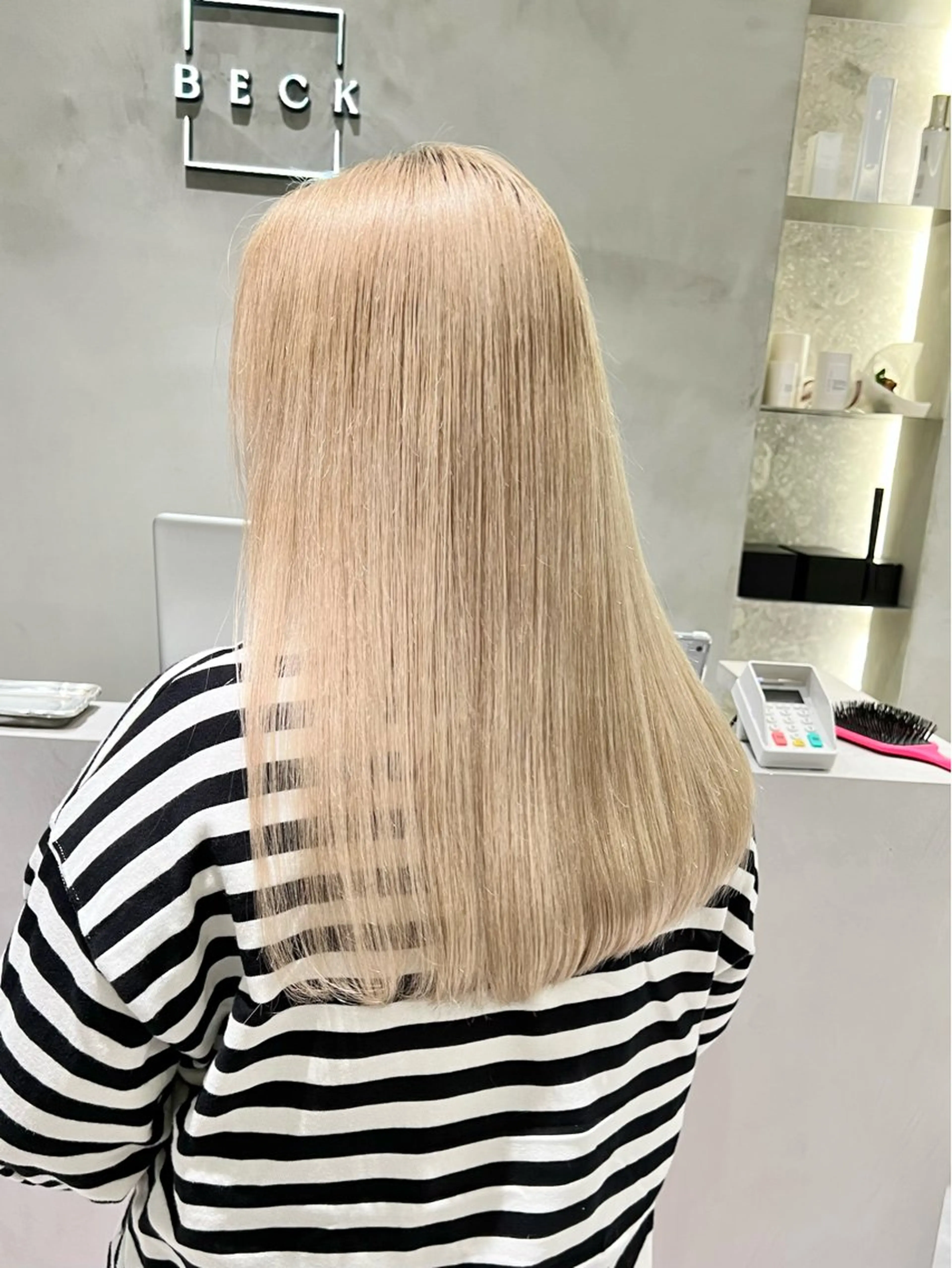 〈ハイトーンでも艶髪〉ダブルカラー+髪質改善ULTOWAトリートメントの写真