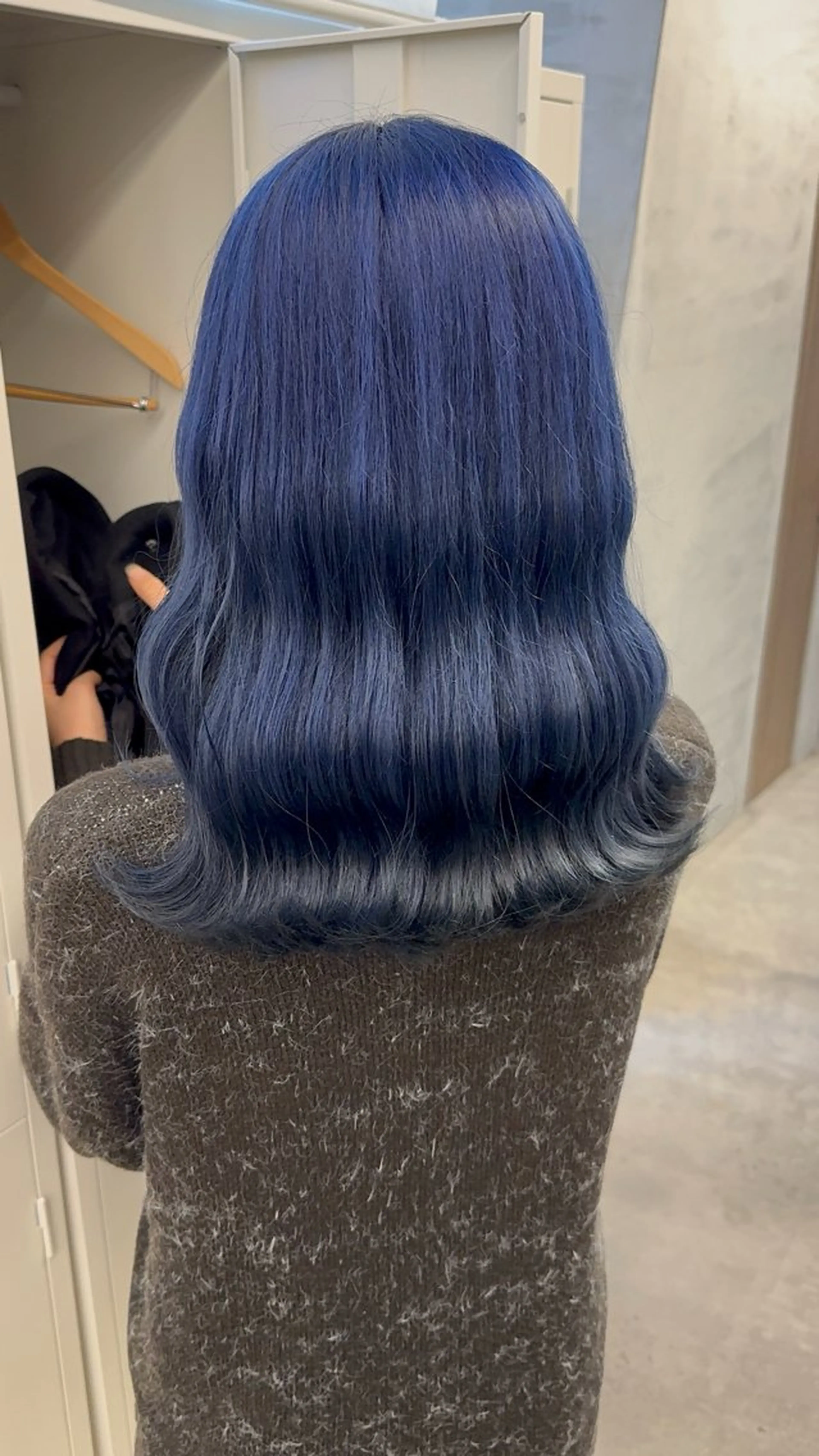 ミディアム カラー ヘアアレンジ メンズ メンズブリーチ アッシュ 黒髪 ブリーチ ブルーカラー ヘアカラー トリートメント 🌟🍒ハイトーン 韓国ヘア/ユウミのヘアスタイル