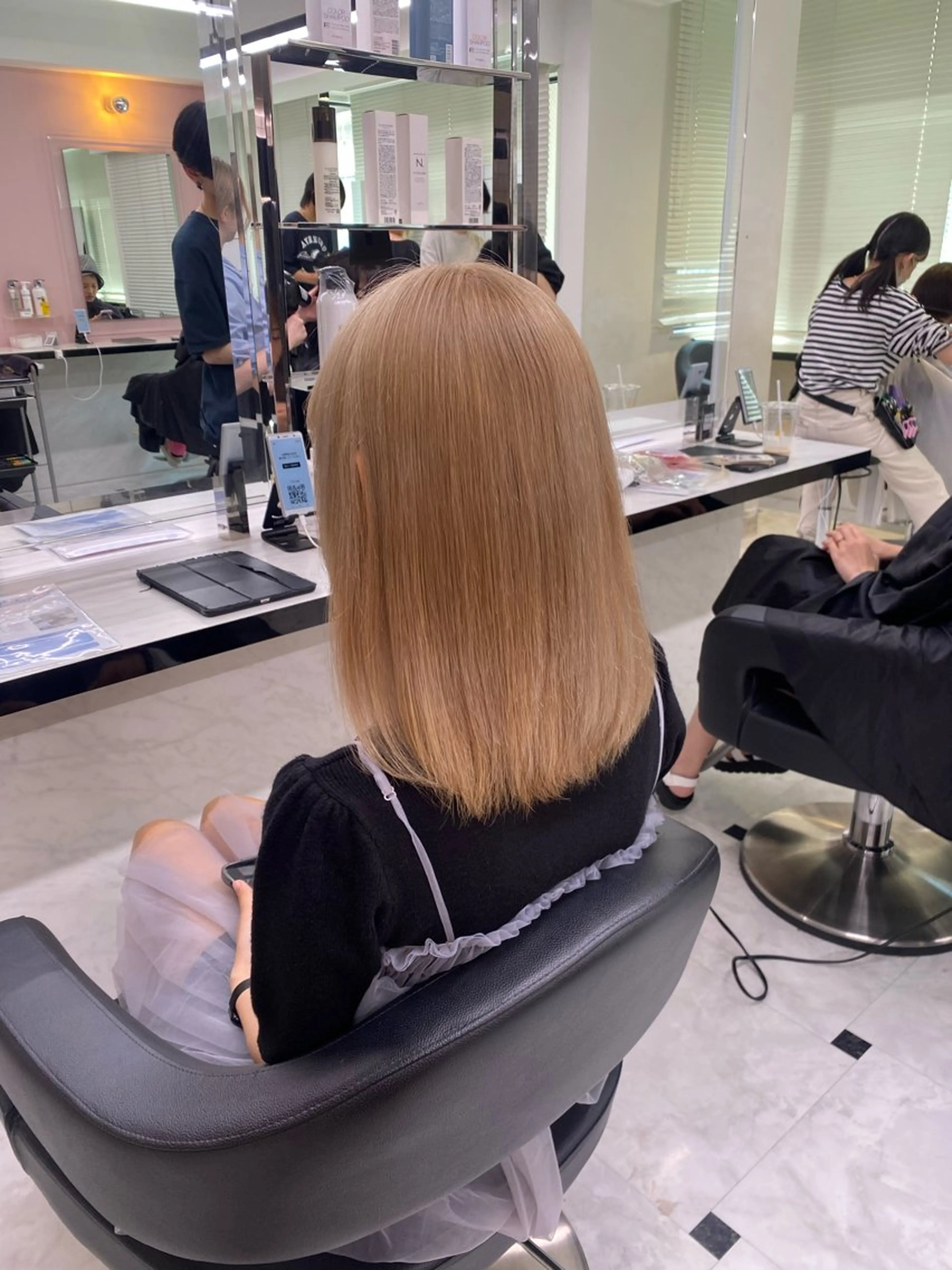 セミロング カラー ヘアカラー トリートメント 透明感ベージュカラー 🪞上野🪞AIのヘアスタイル