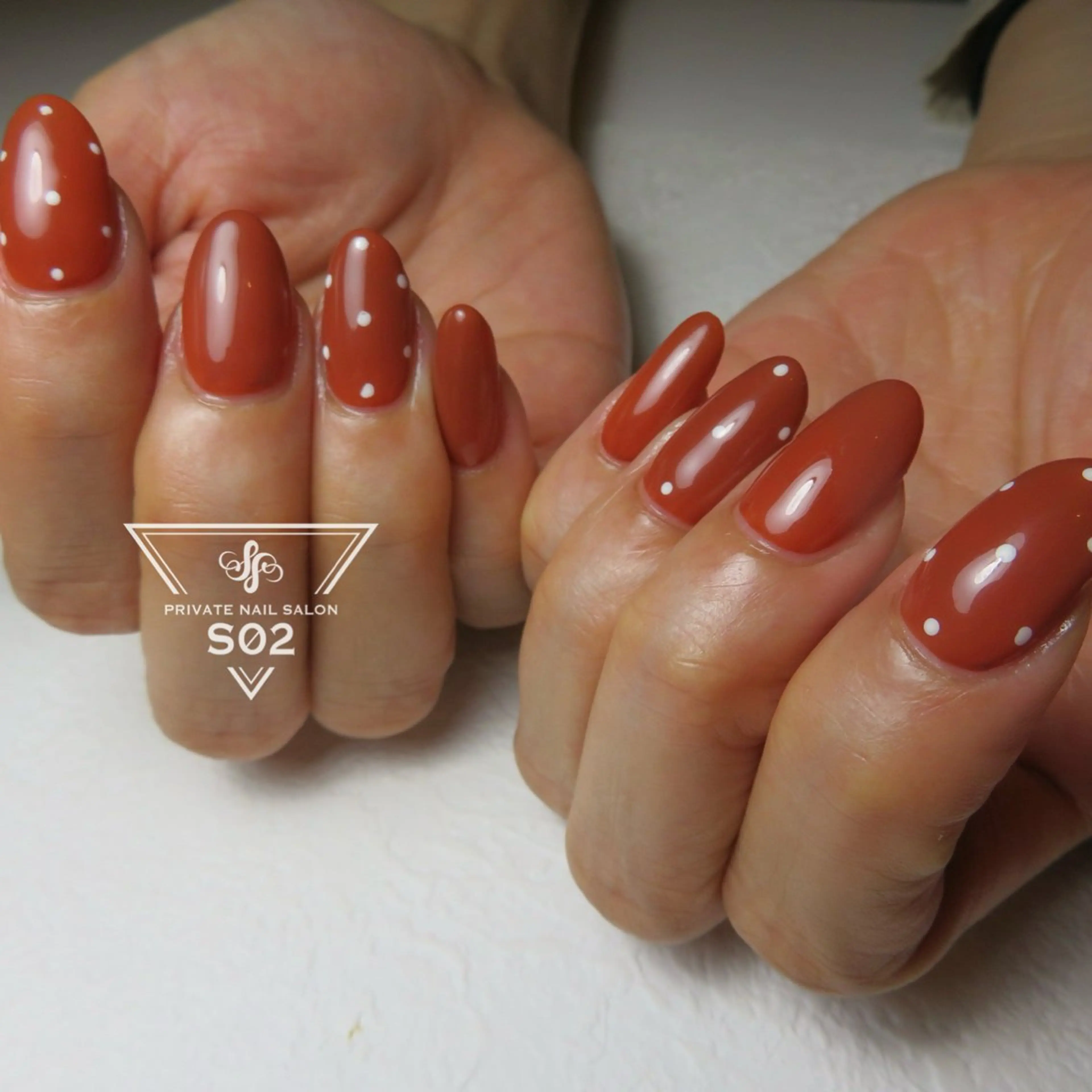 ネイル ドット ショートネイル S02 𝙲𝚑𝚒𝚎のネイルデザイン