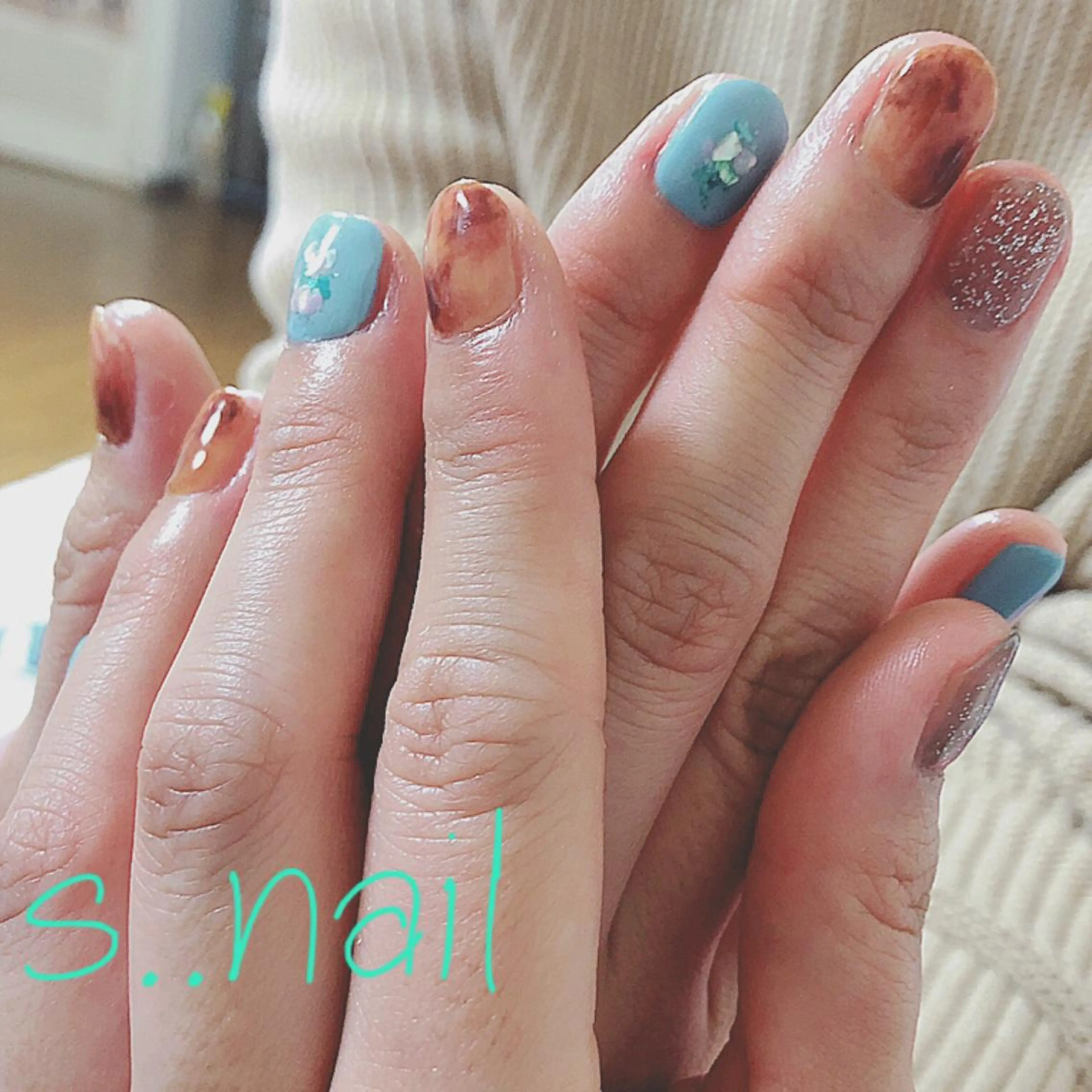 ネイル べっ甲ネイル ニュアンスネイル ハンドネイル フットネイル s..nail / MORITAのネイルデザイン