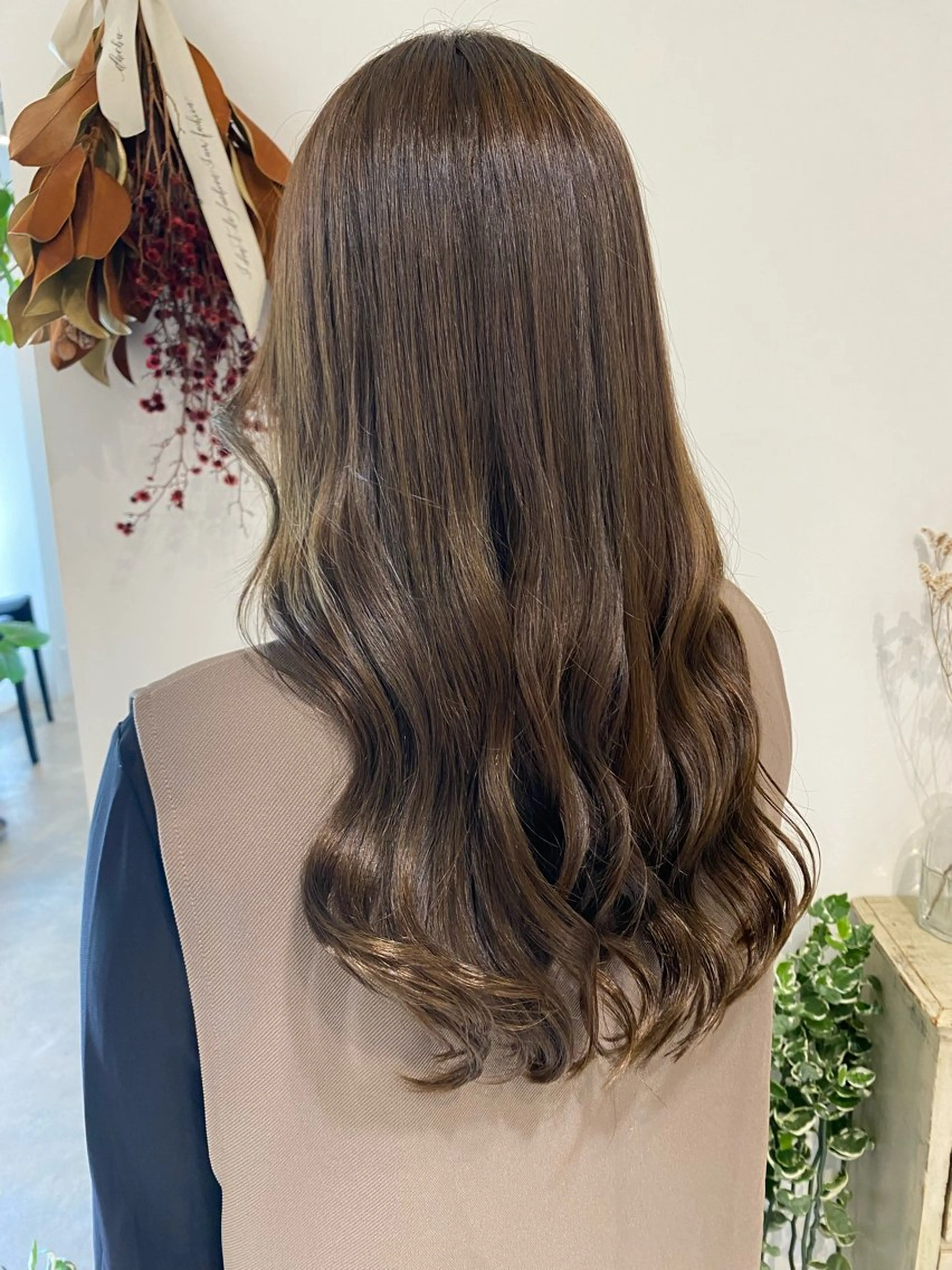 ロング カラー グレージュ オリーブグレージュ オリーブグレー ducha所属・DUCHA Tomida naoのヘアスタイル