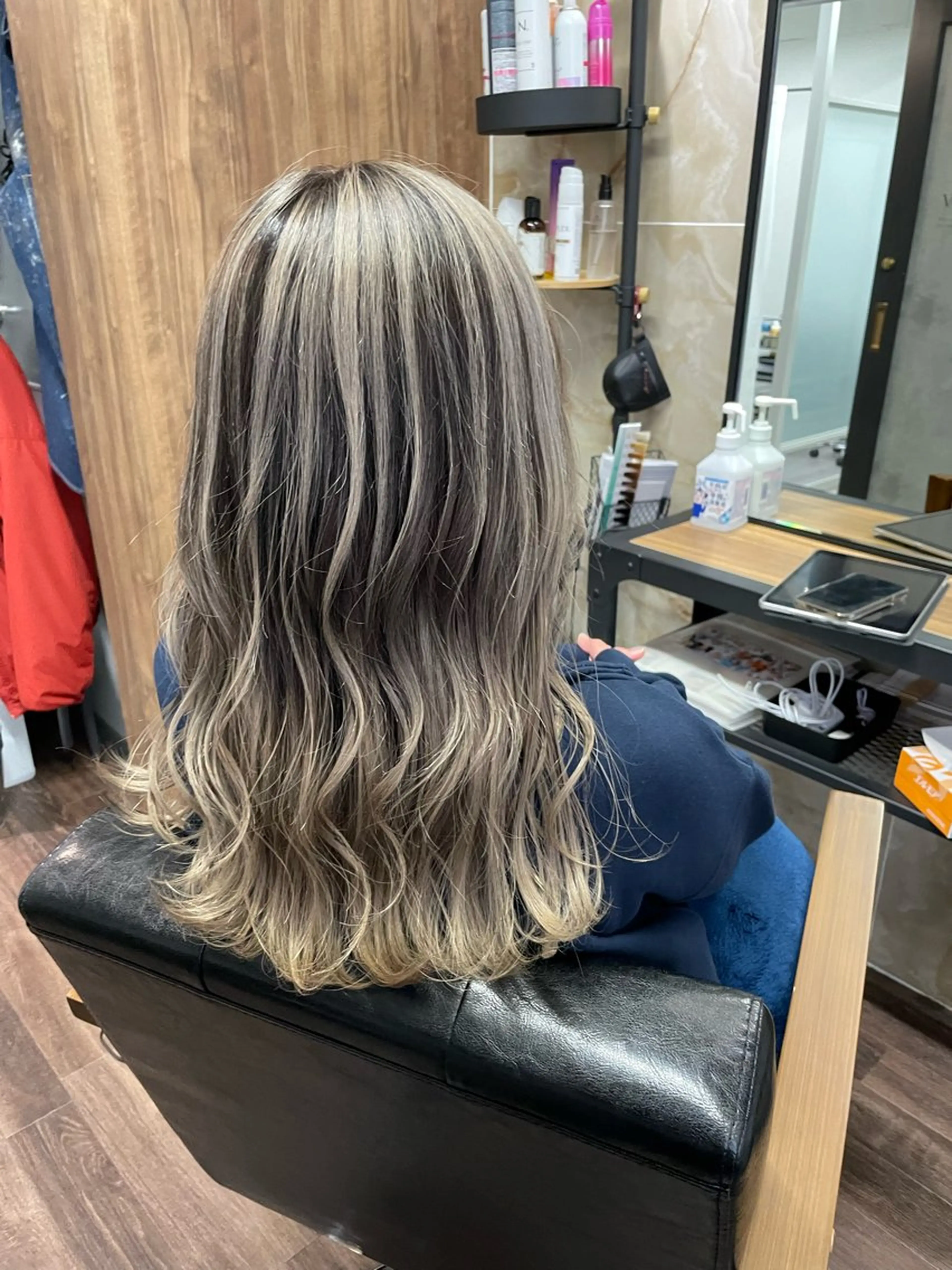 セミロング カラー Lull (シェアサロンReco VIProom)所属・Lull1人美容室 バレイヤージュのヘアスタイル