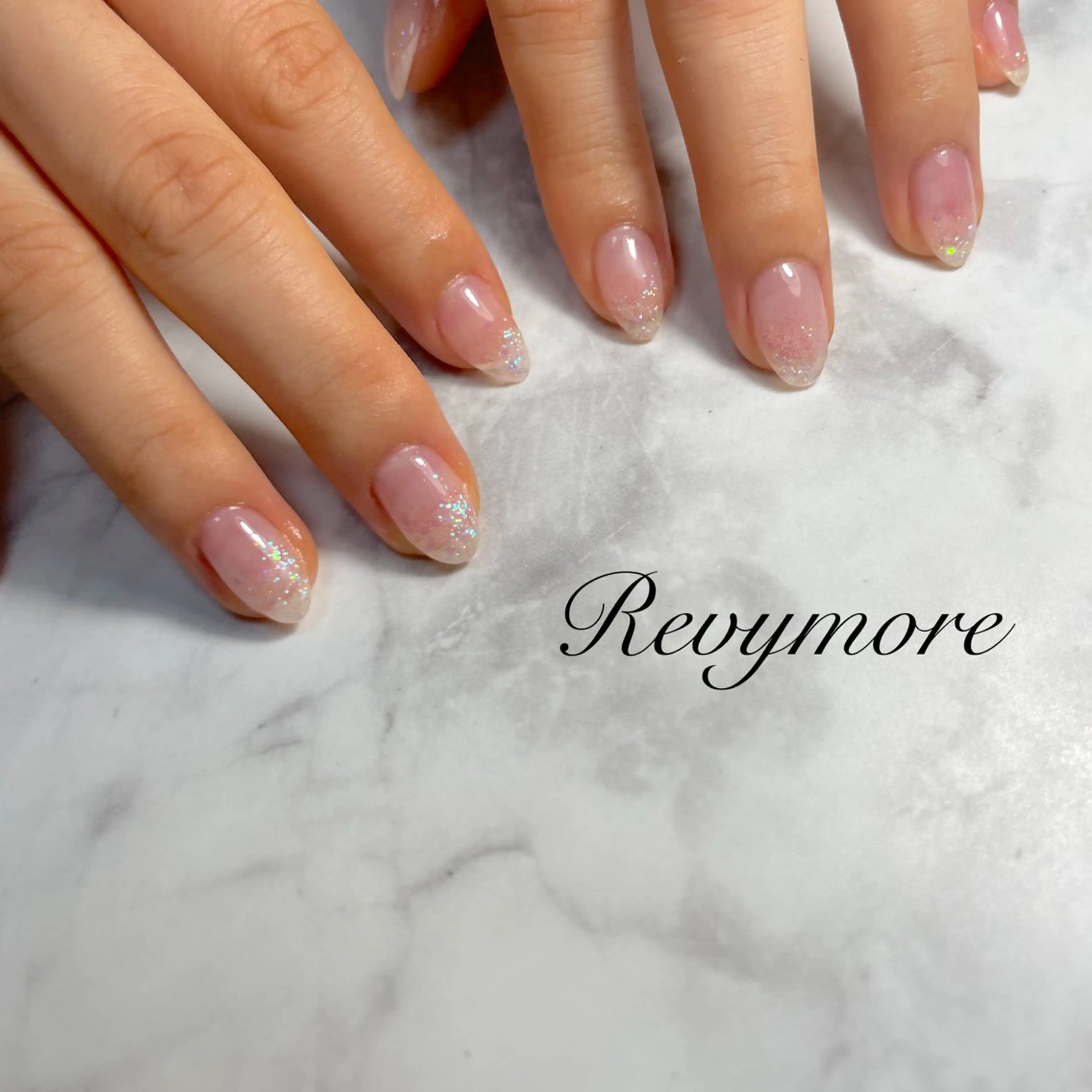 ネイル オーロラネイル ジェルネイル ラメ(グリッター) ラメグラデーション ニュアンスネイル nail salon Revymore所属・nail salon Revymoreのネイルデザイン