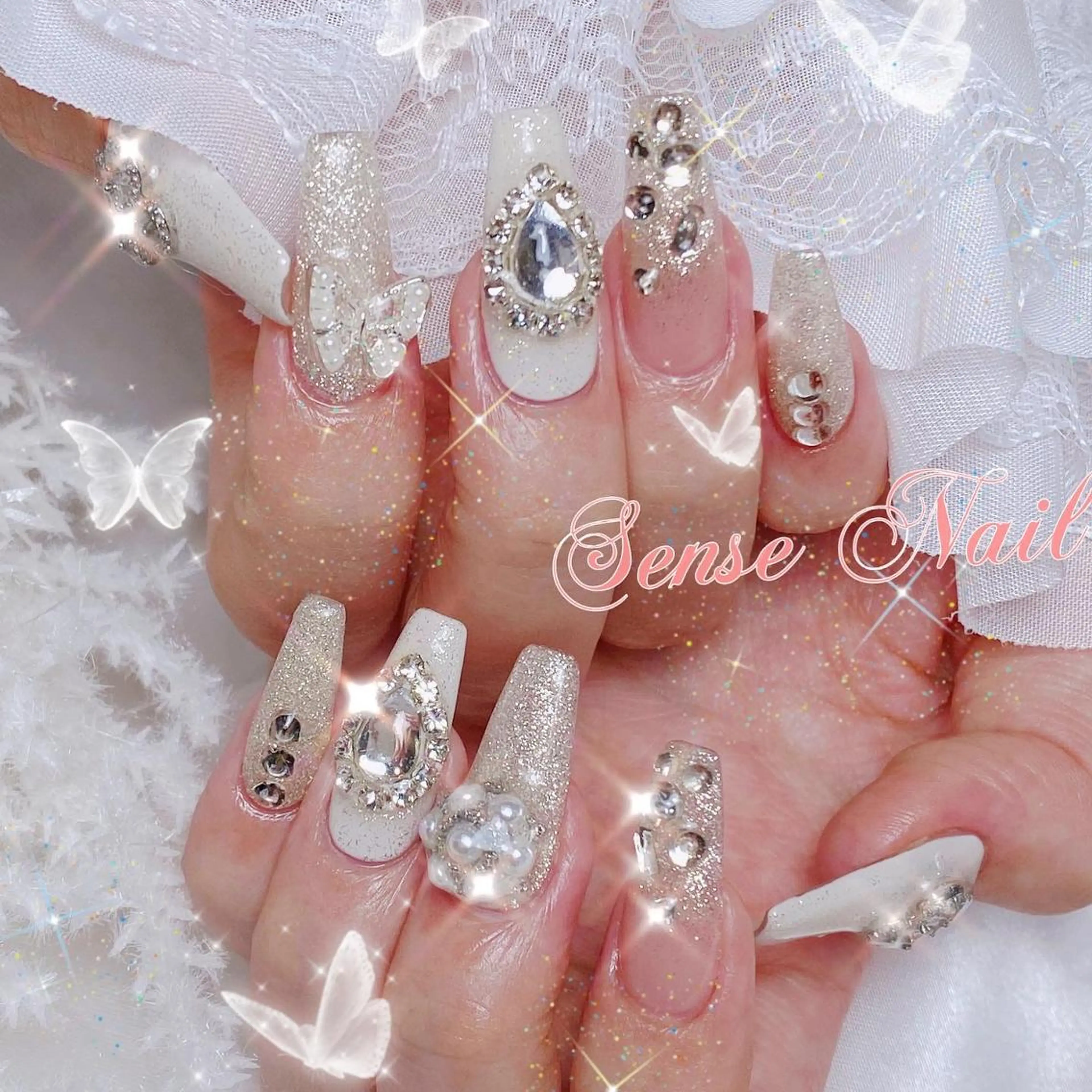 ネイル ハンドネイル 🦋 Queenieのネイルデザイン