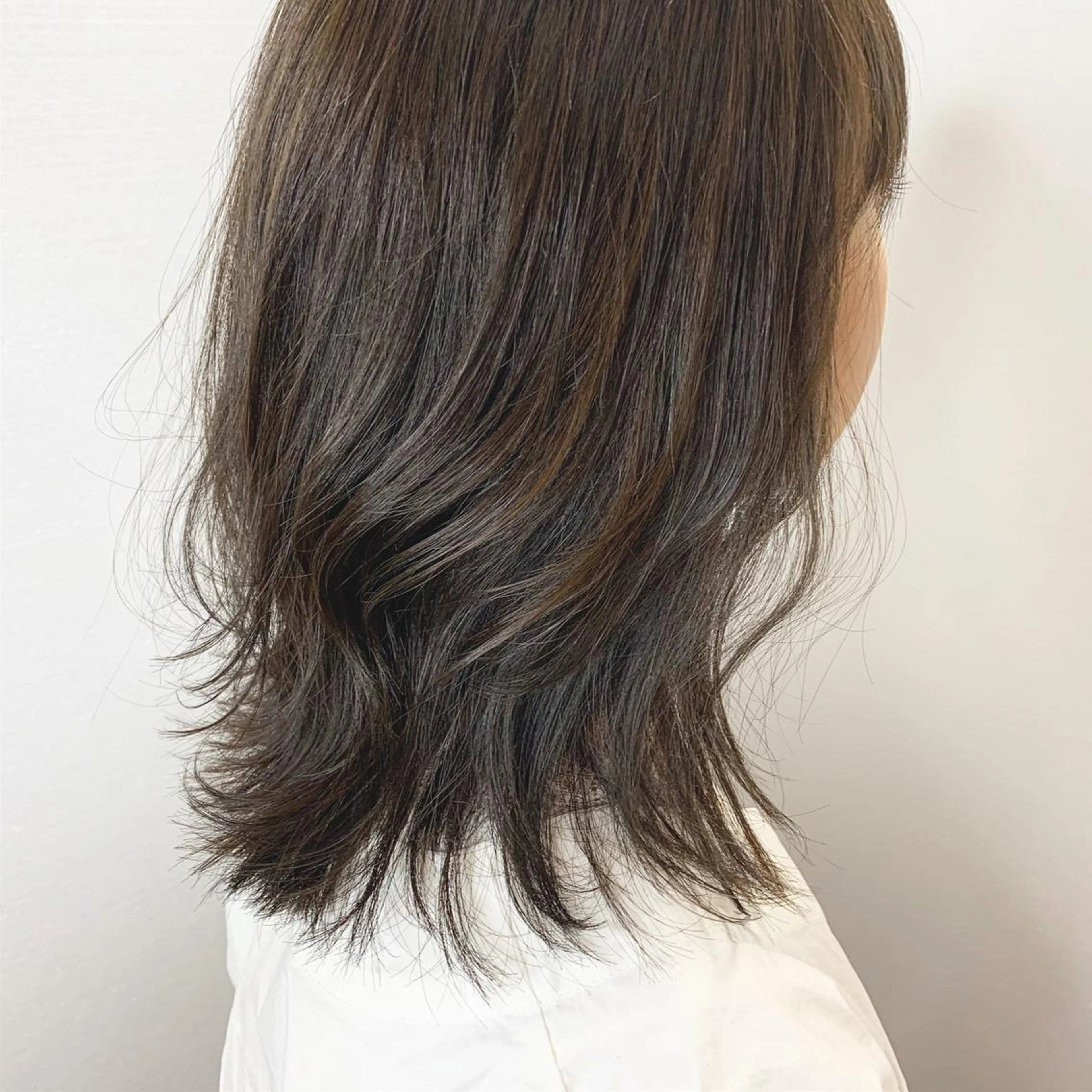 ミディアム カラー カット ヘアカラー トリートメント 【Uneユヌ】菊地 春那のヘアスタイル