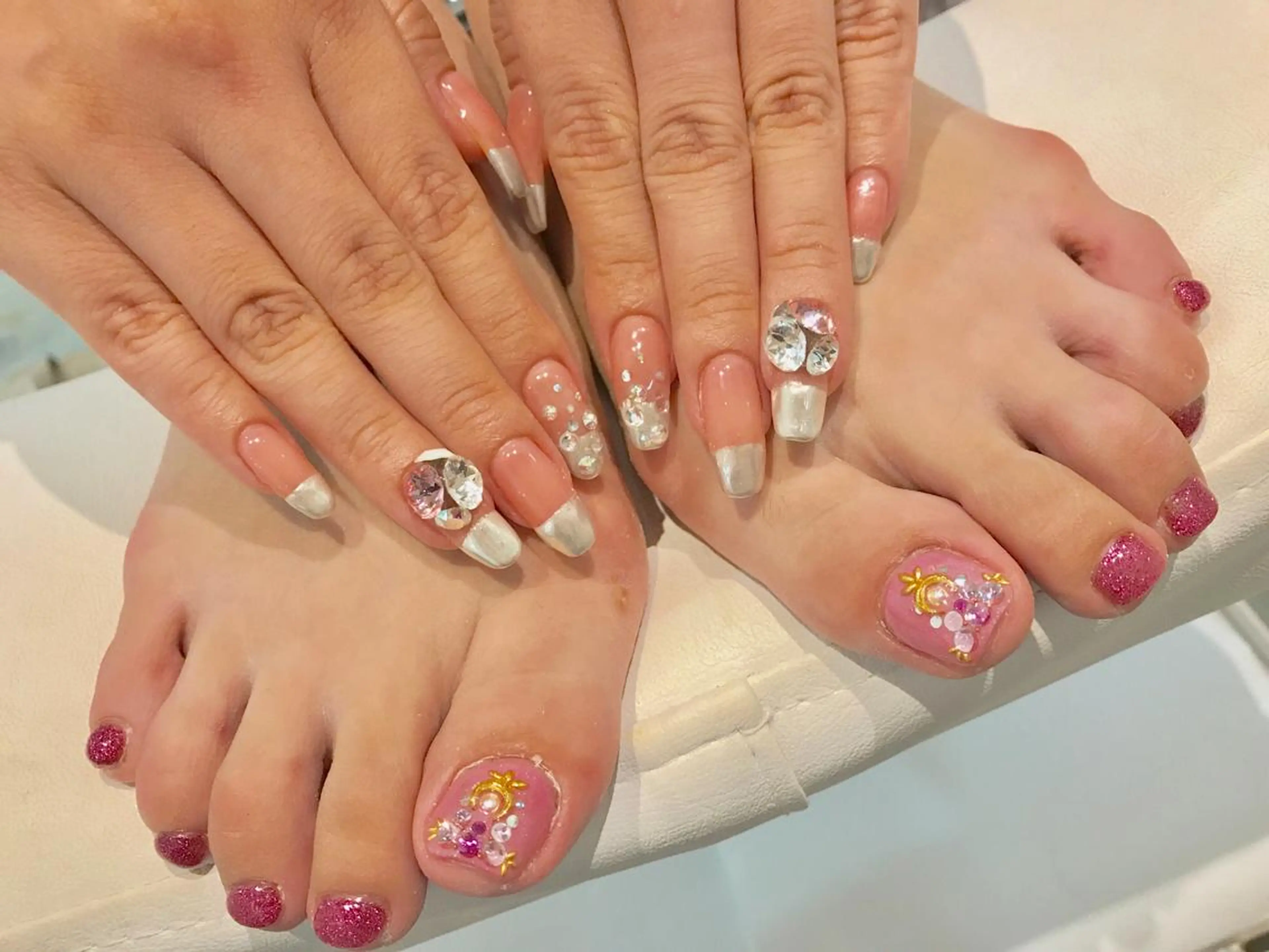 ネイル フレンチネイル ミラーネイル Re Pearl～コーディネートサロン～ 市駅前店所属・NARUMI HYODOのネイルデザイン