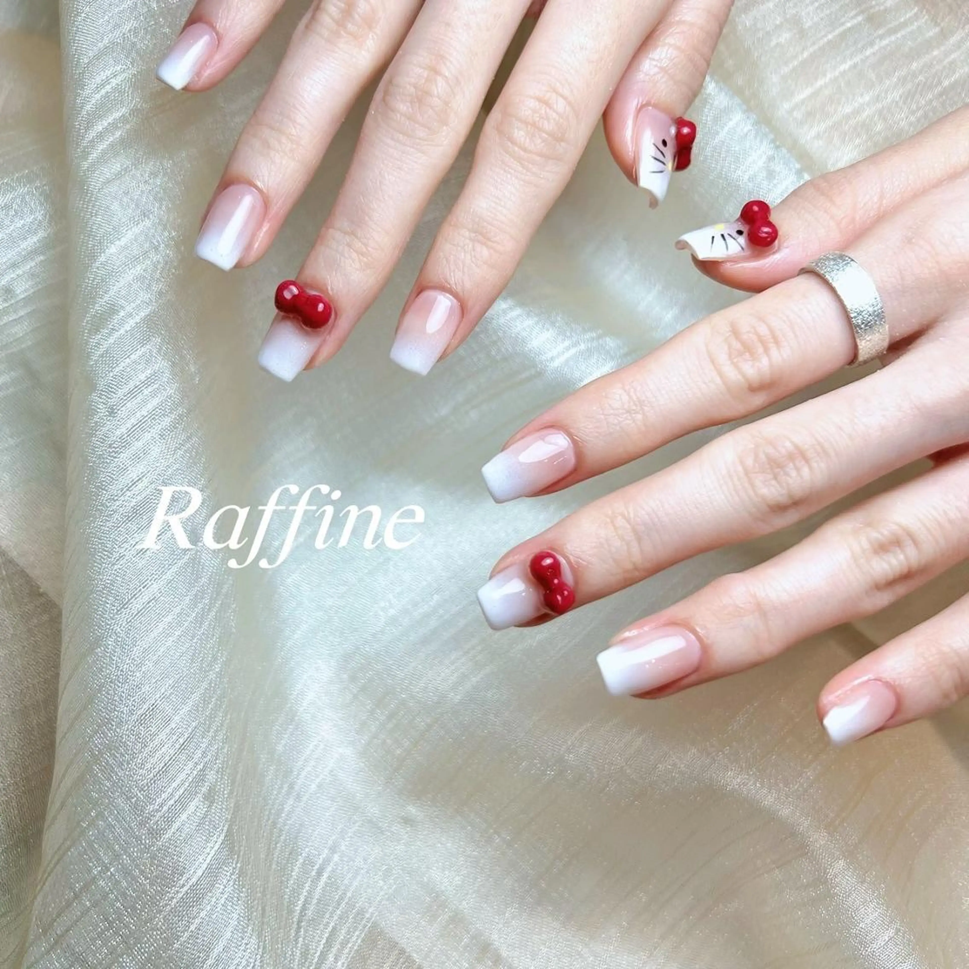 ネイル RAFFINE haru🦋🩵のネイルデザイン